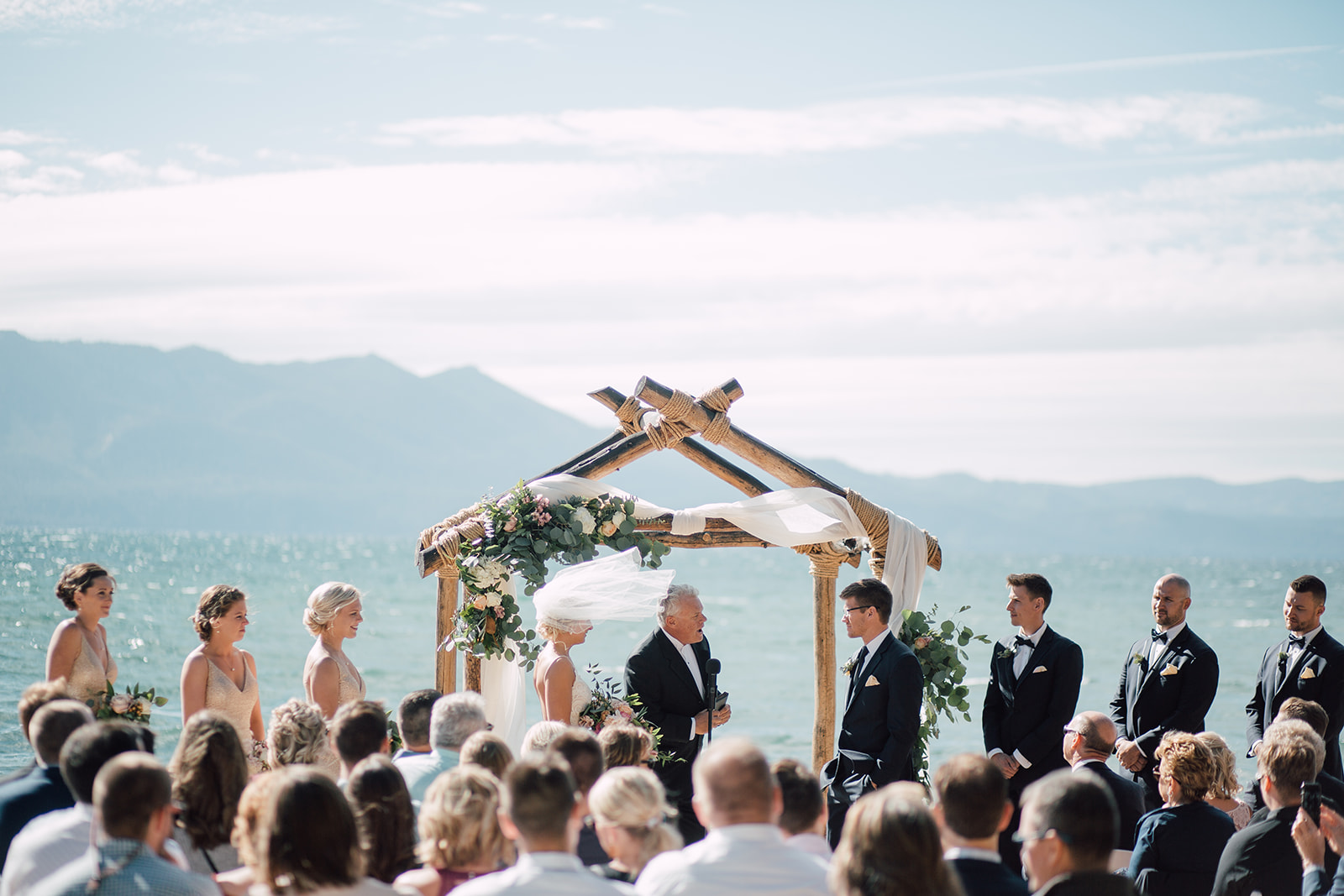 Couple gets married on the beach in Lake Tahoe