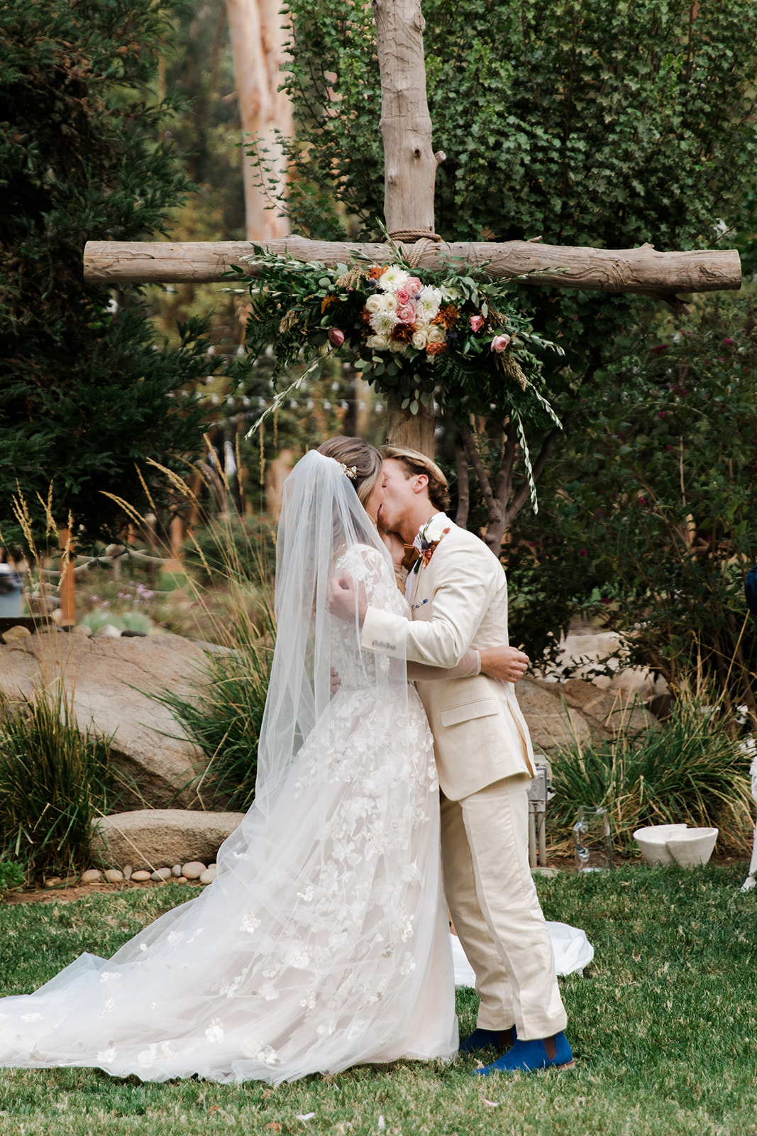 a couple had lovely wedding in a nature wonderland in Northern California outside of Fresno