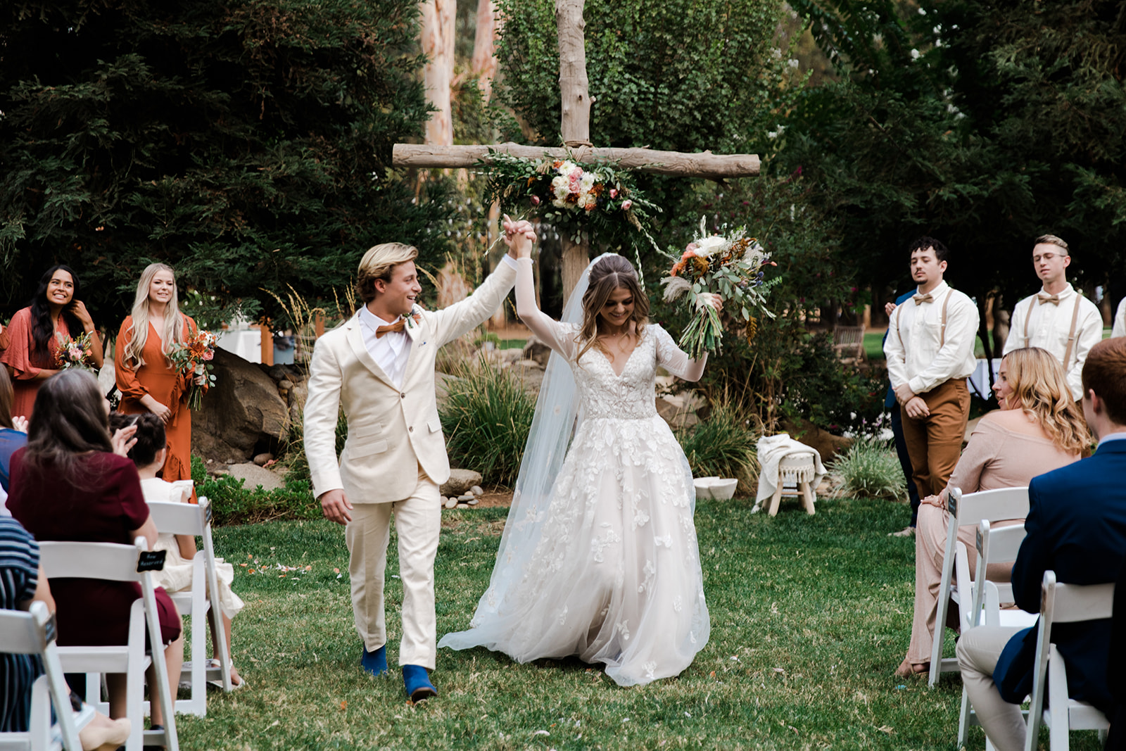 a couple had lovely wedding in a nature wonderland in Northern California outside of Fresno