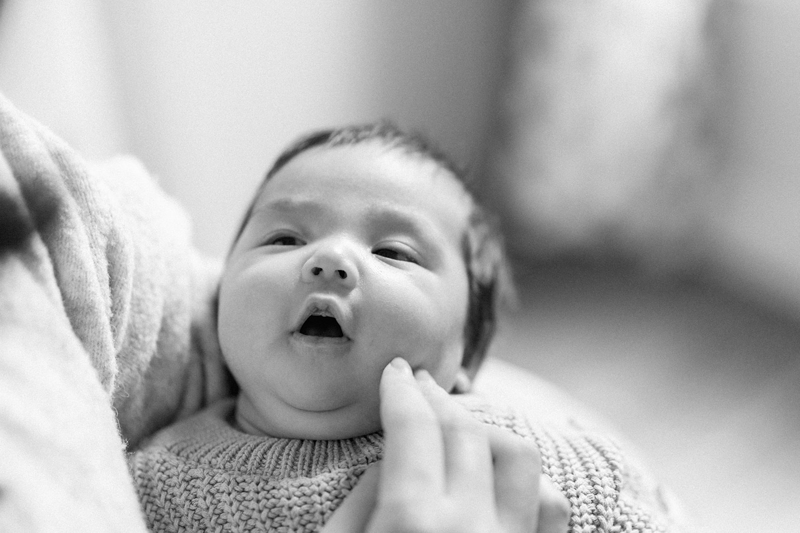 Séance naissance lifestyle Colombes,Hauts de Seine. Photographie de bébé à domicile. 