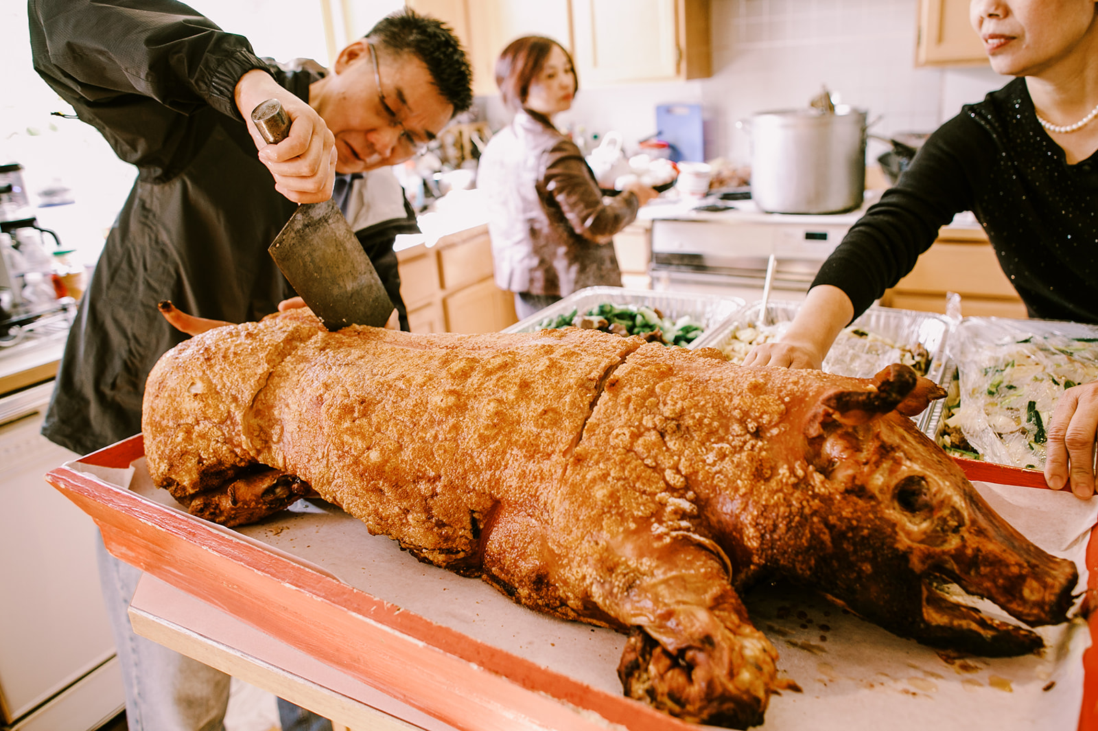 Cutting into roast pig Chinese wedding tea ceremony