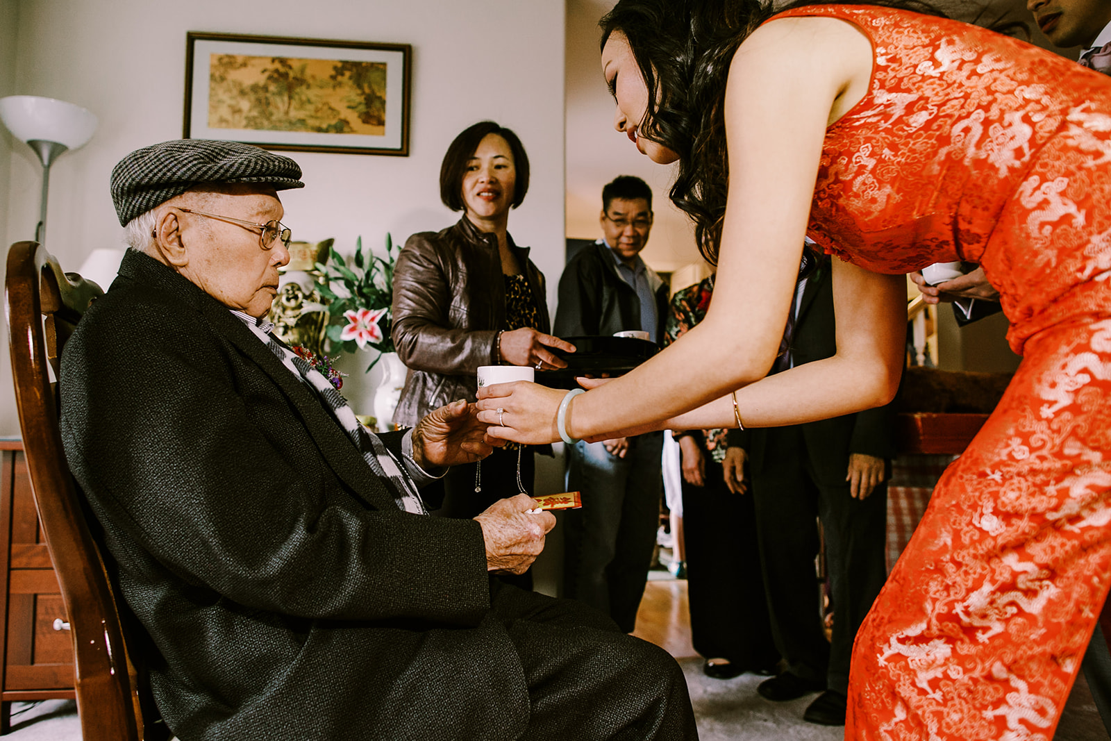 Offering tea to elders Chinese wedding tea ceremony