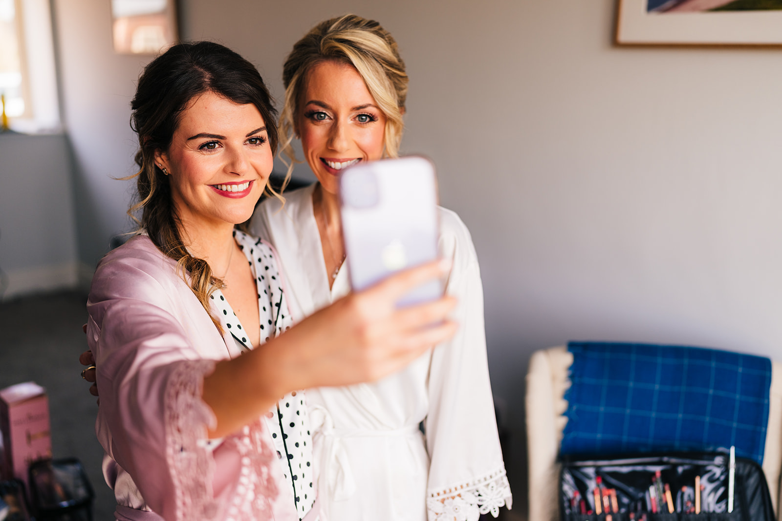 Hazel Gap Wedding Photography - the bride and a friend taking a selfie on the wedding day