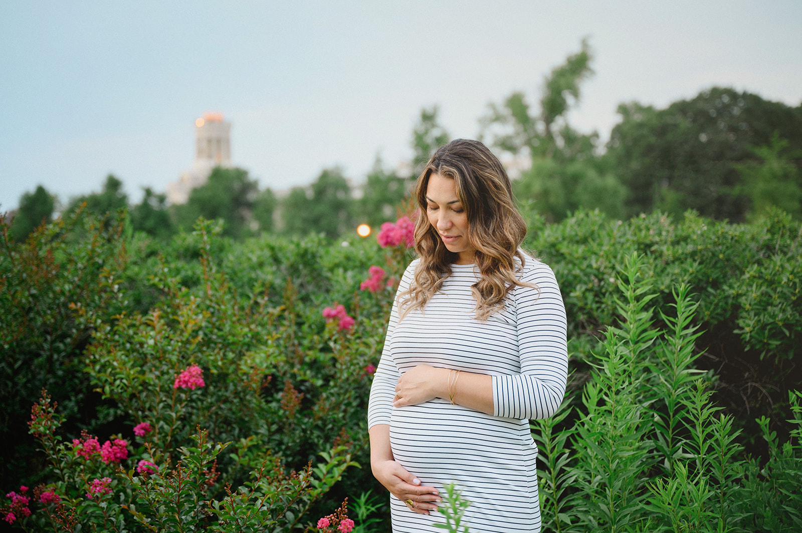 Maternity photos in Pittsburgh with flowers 