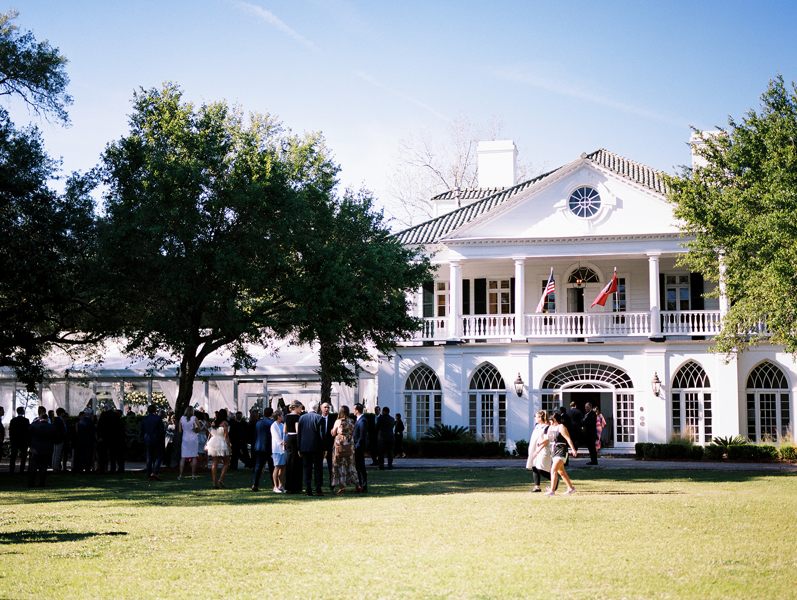 outdoor wedding ceremony at lowndes grove in charleston