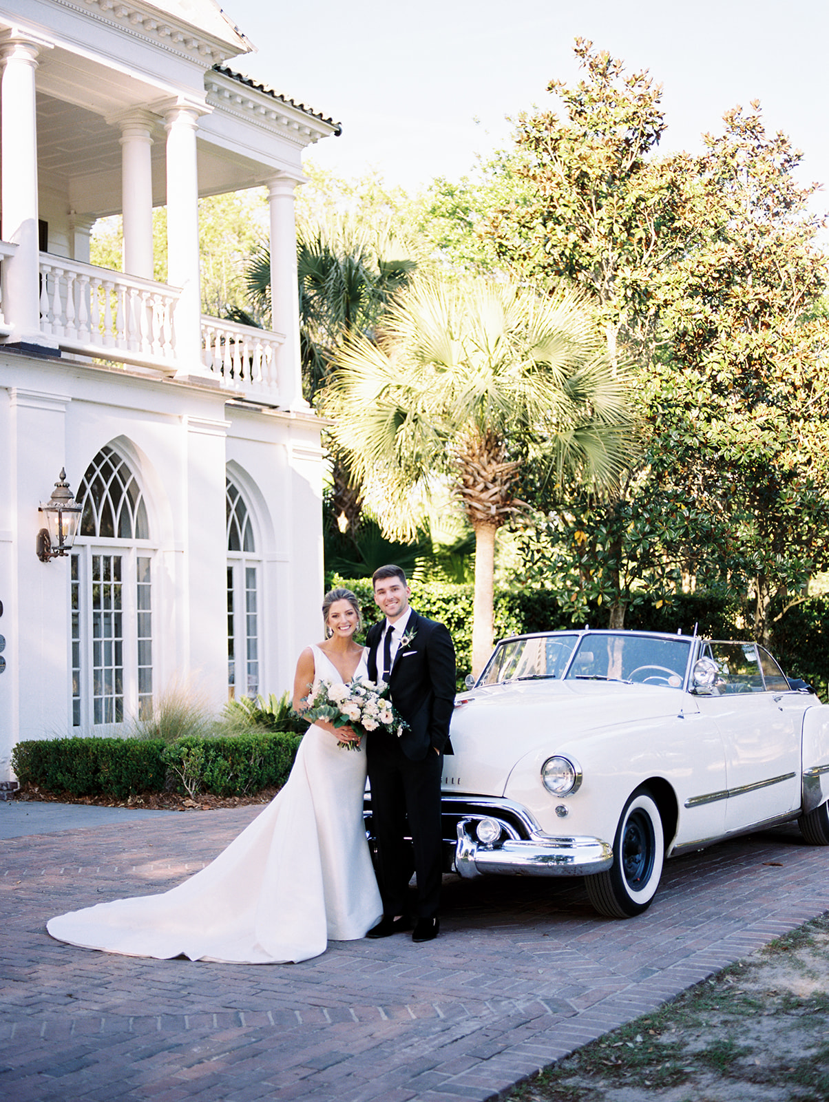 bride and groom at lowndes grove in charleston