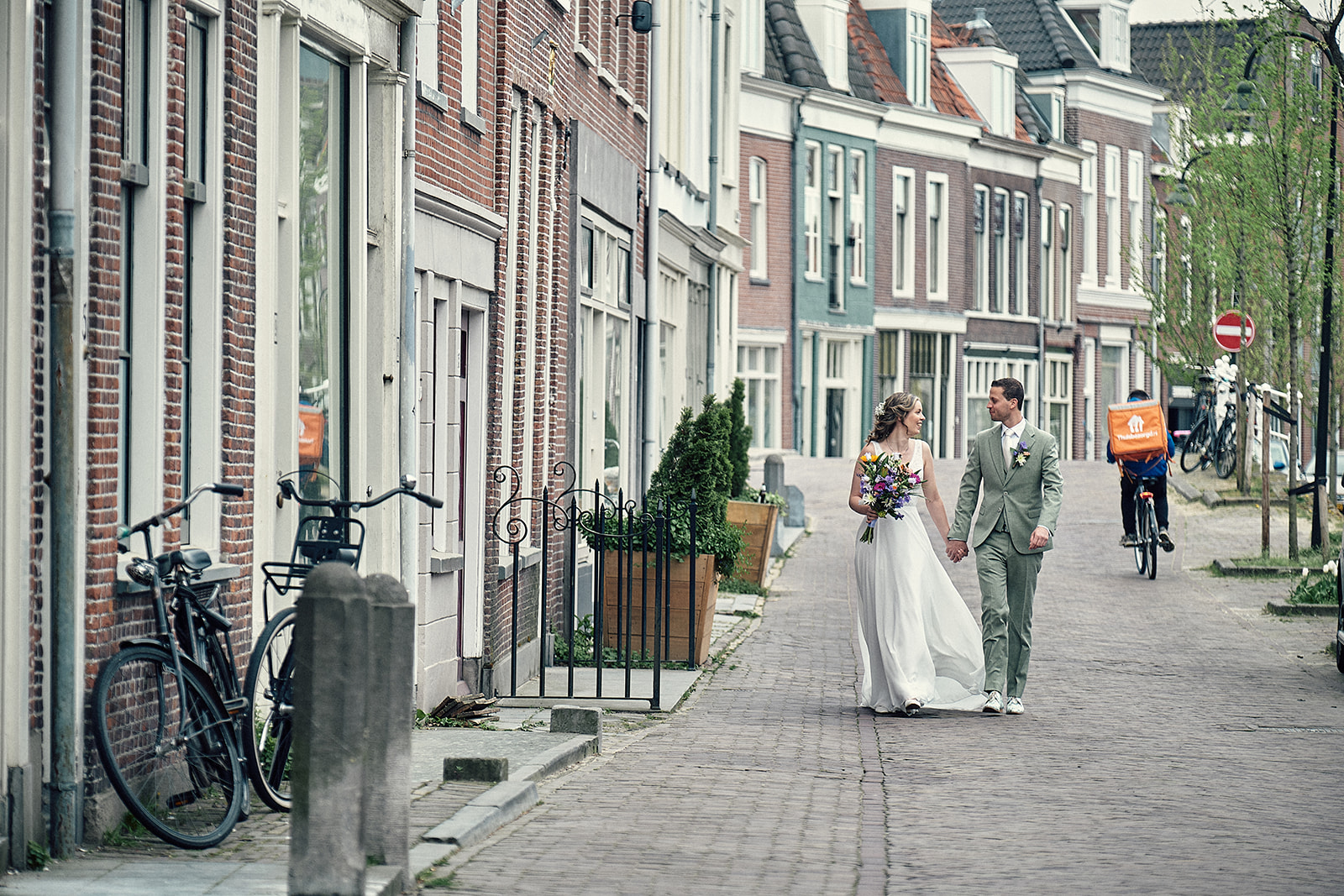 Prachtige trouwfoto bij Oostpoort