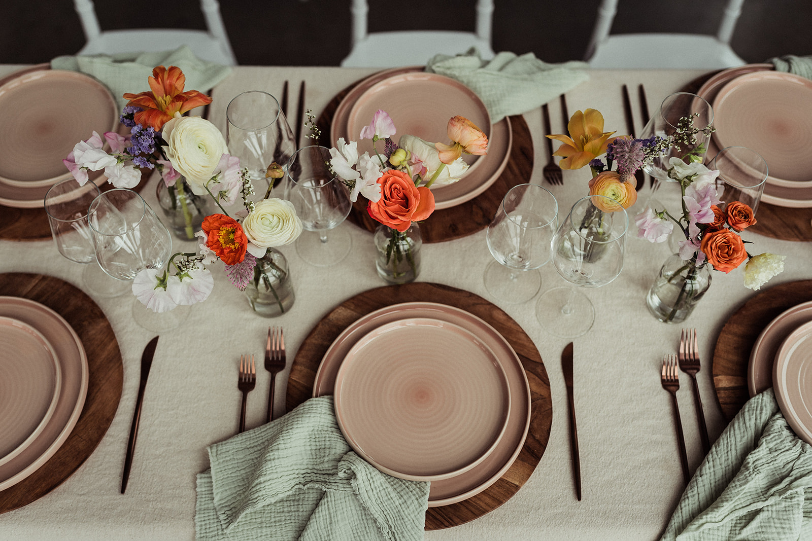Arkansas Spring styled wedding details photography at Osage House with Ash Floral Co, photos by Tanner Burge Photography