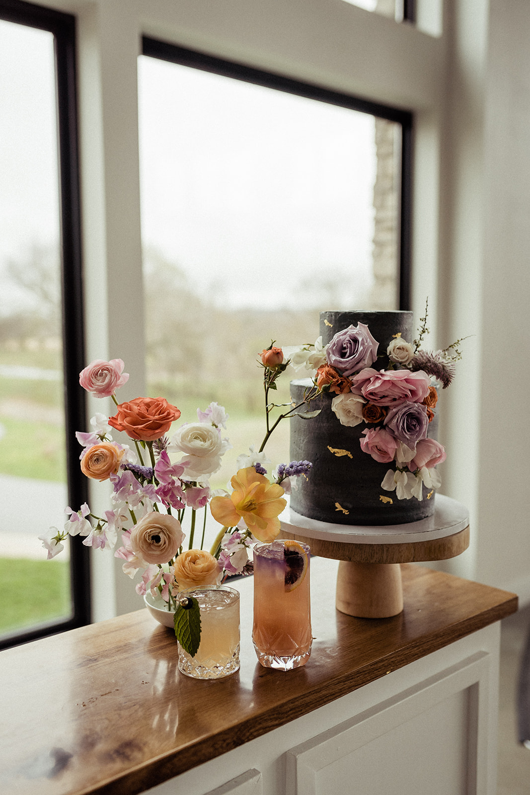 Arkansas Spring styled wedding details photography at Osage House with Ash Floral Co, photos by Tanner Burge Photography