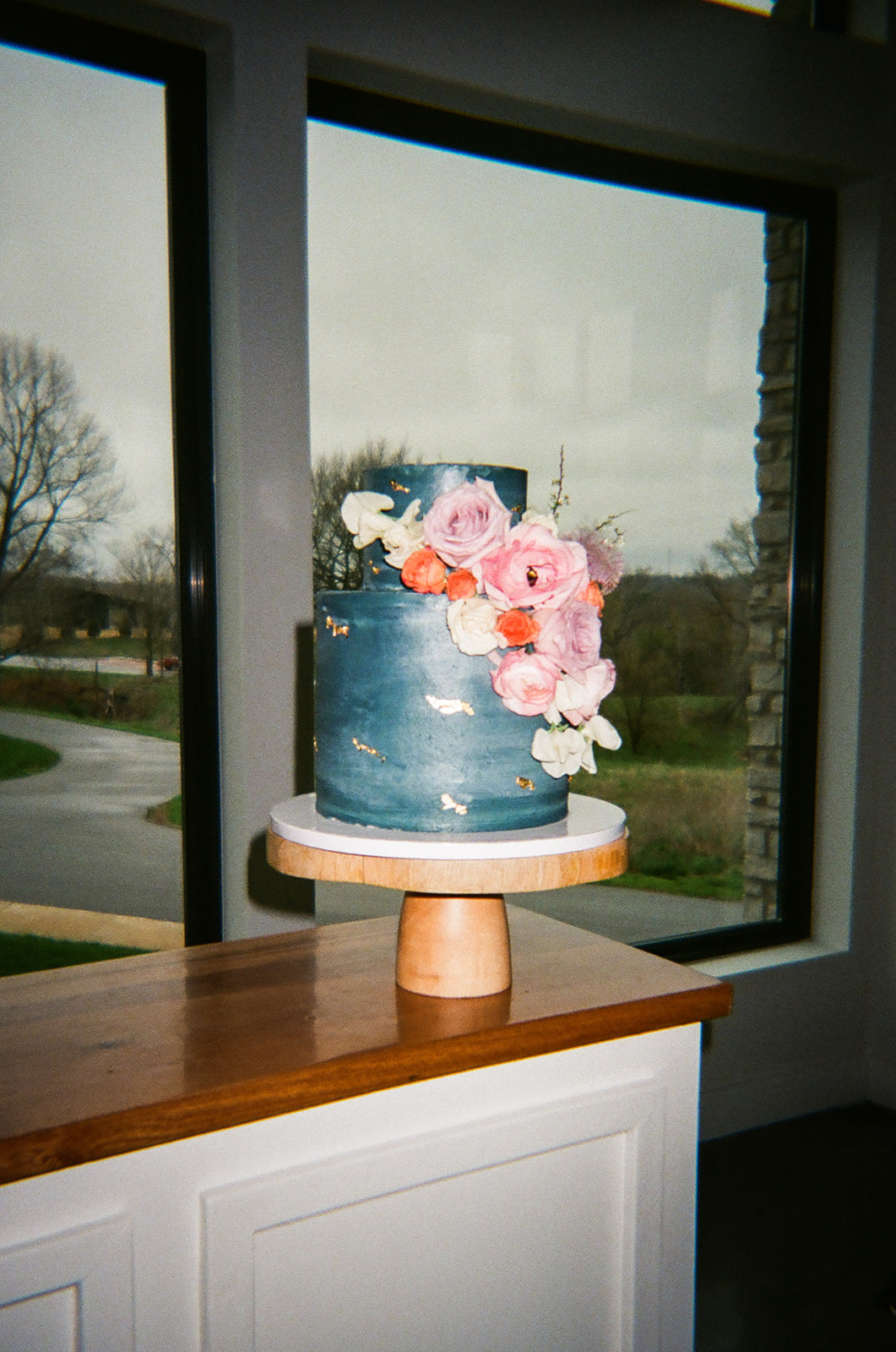 Arkansas spring wedding styled shoot on 35mm film, Lomography 400 disposable camera, Tanner Burge Photography film scans