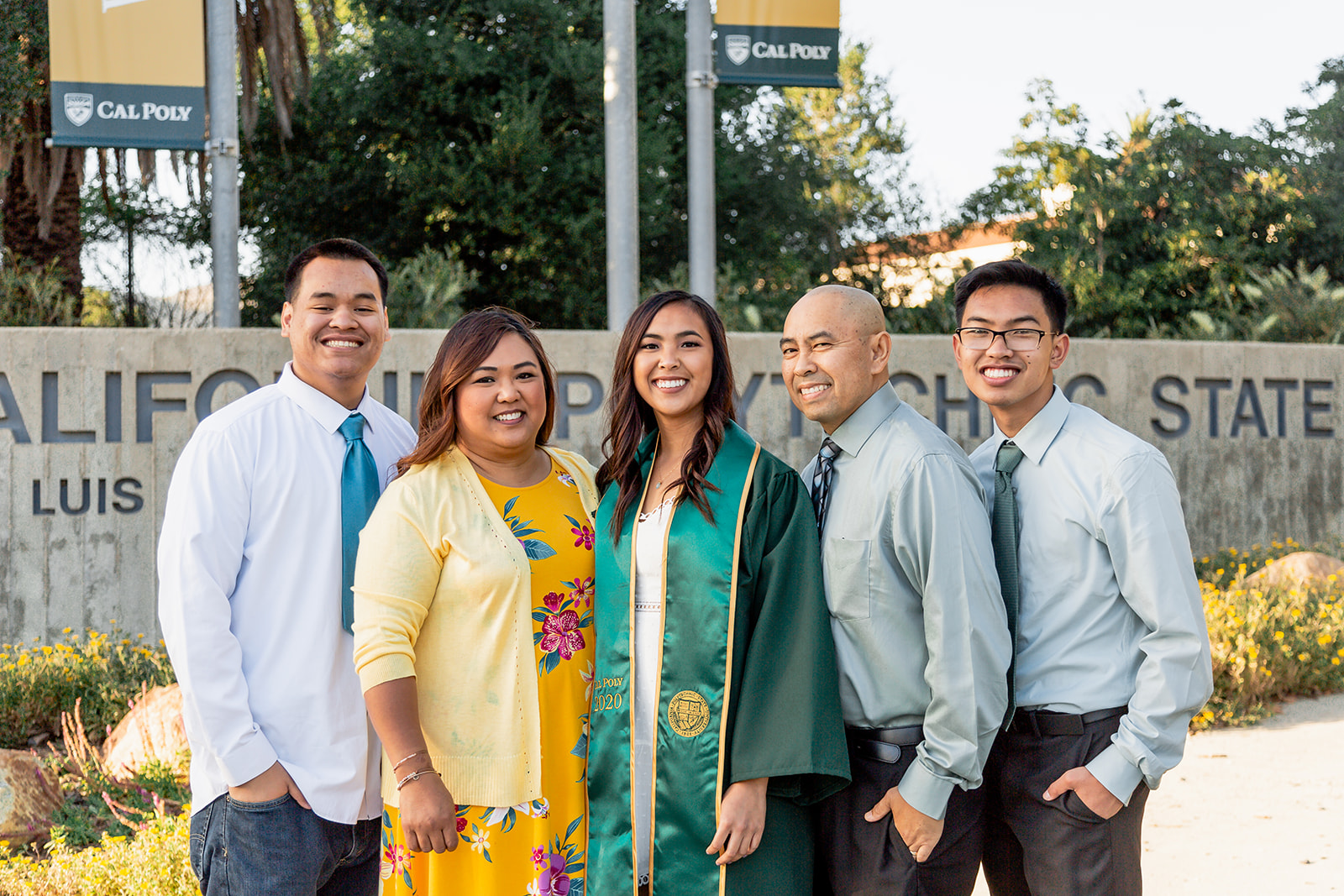 Family photos at the cal poly sign 