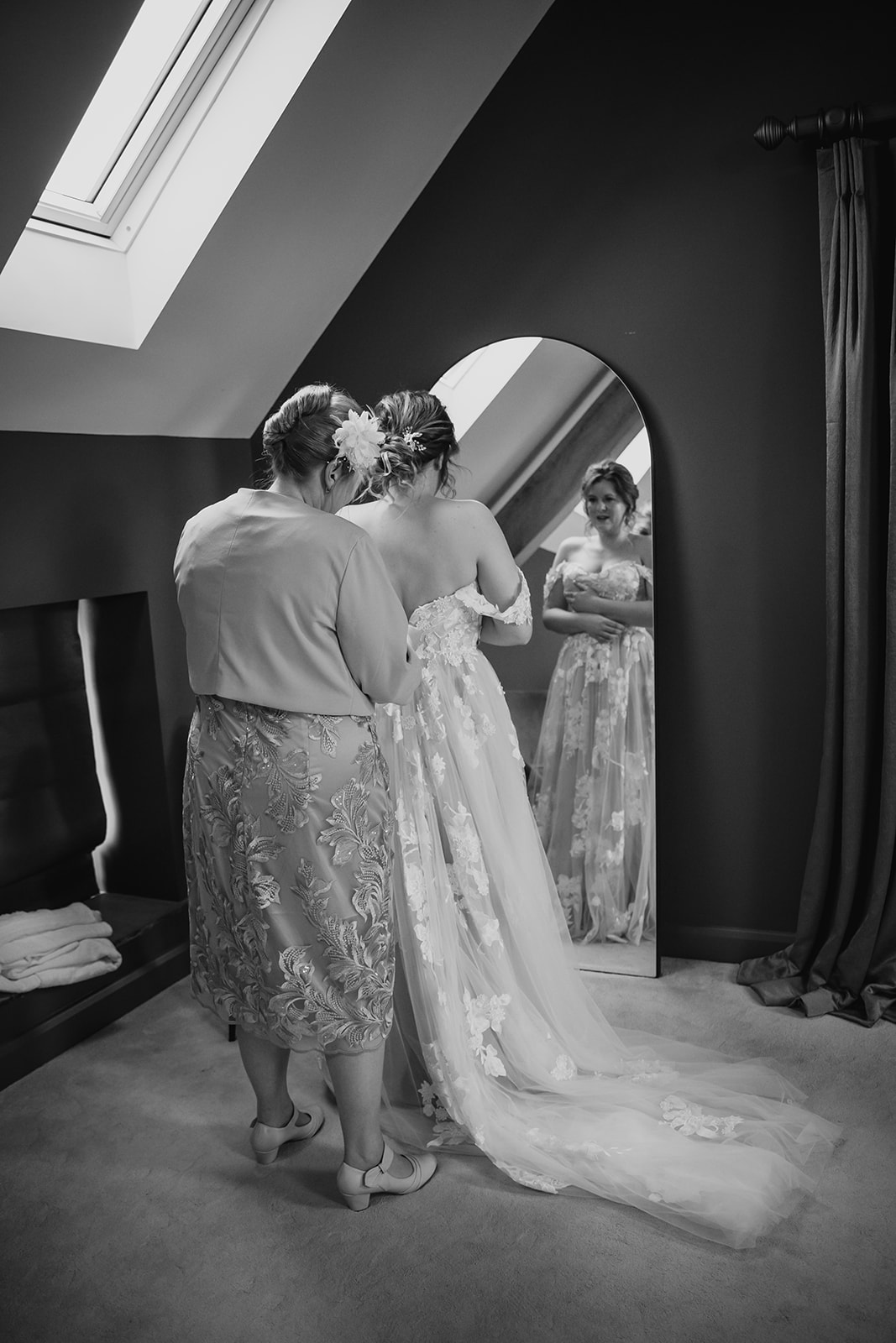 Bride gets ready upstairs at Oakwood at Ryther