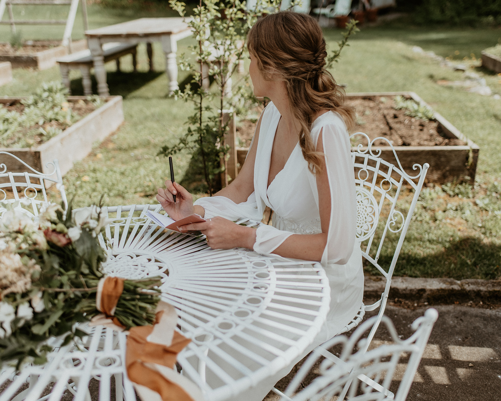 Bride writes wedding vows in gardens of Horse and Hound Inn before her elopement