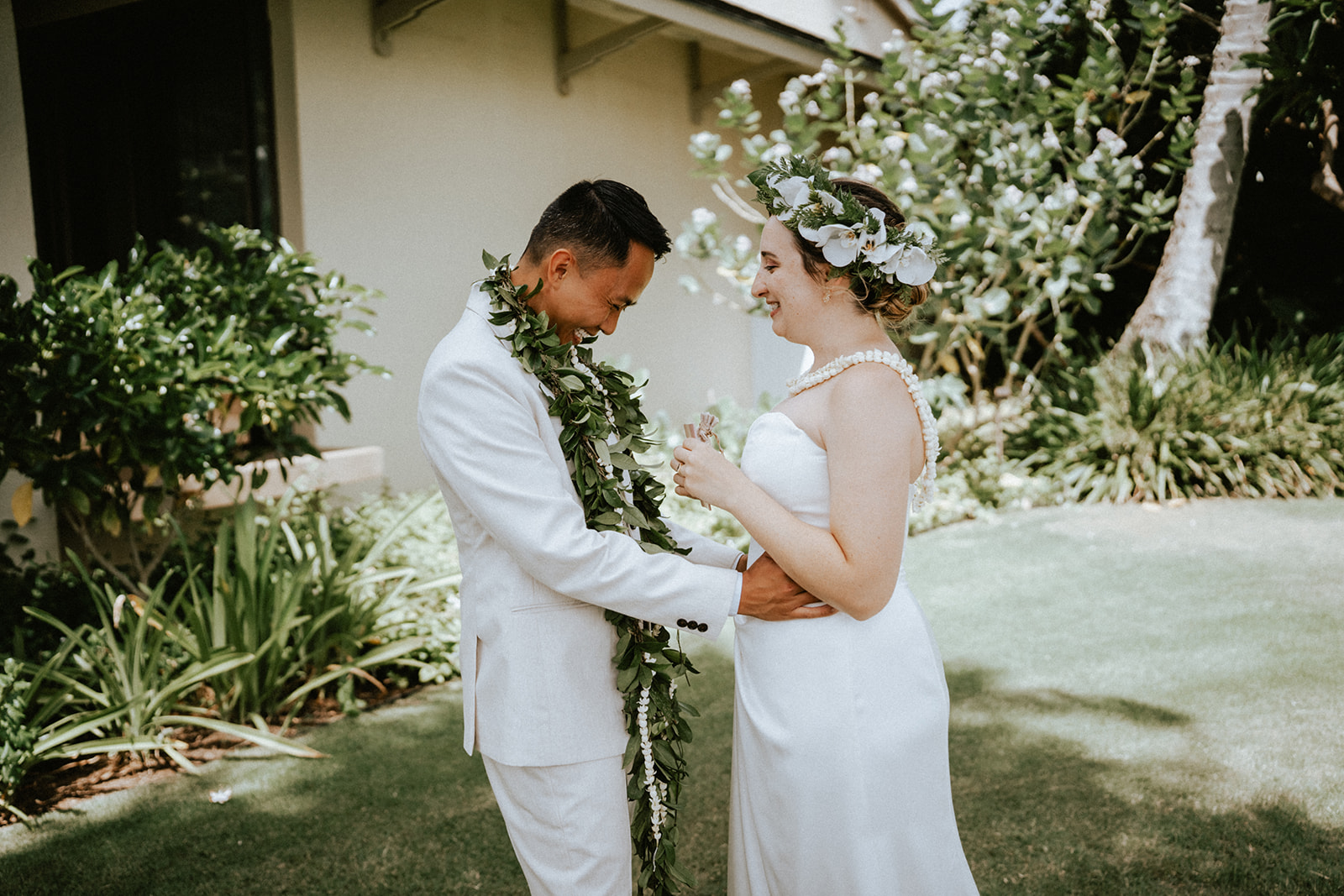 First look with couple at Turtle Bay Resort