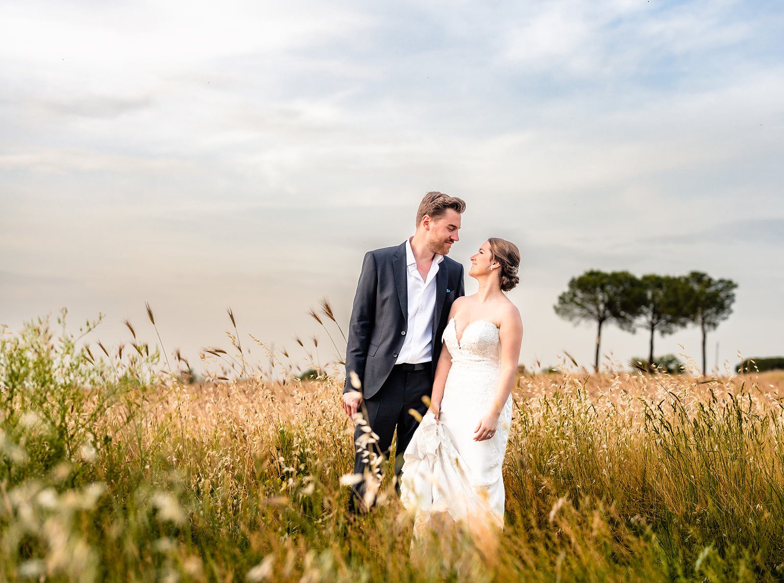 bride and groom portrait in Italian countryside