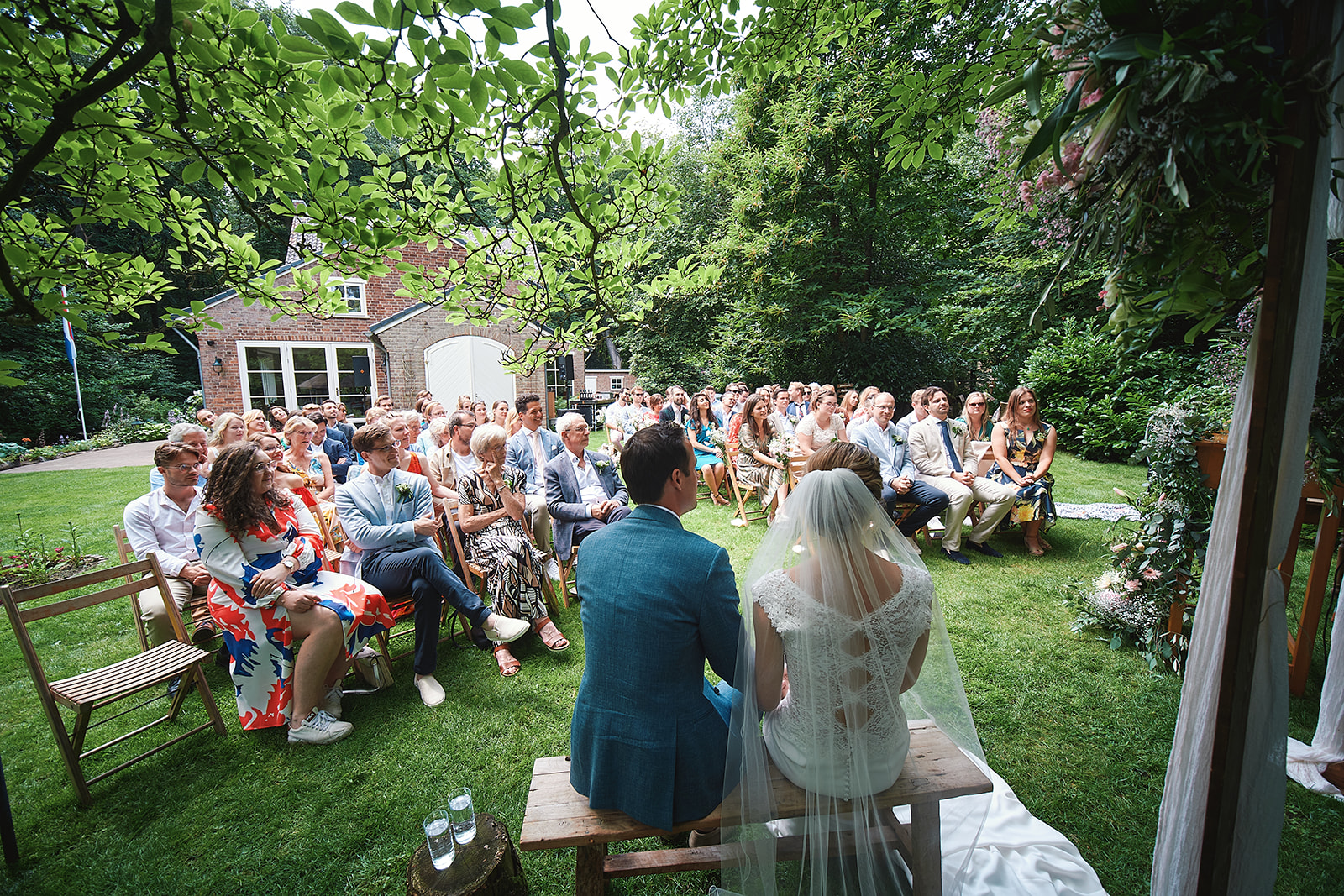 Trouwen in eigen tuin: waarom weddingplanners onmisbaar zijn
