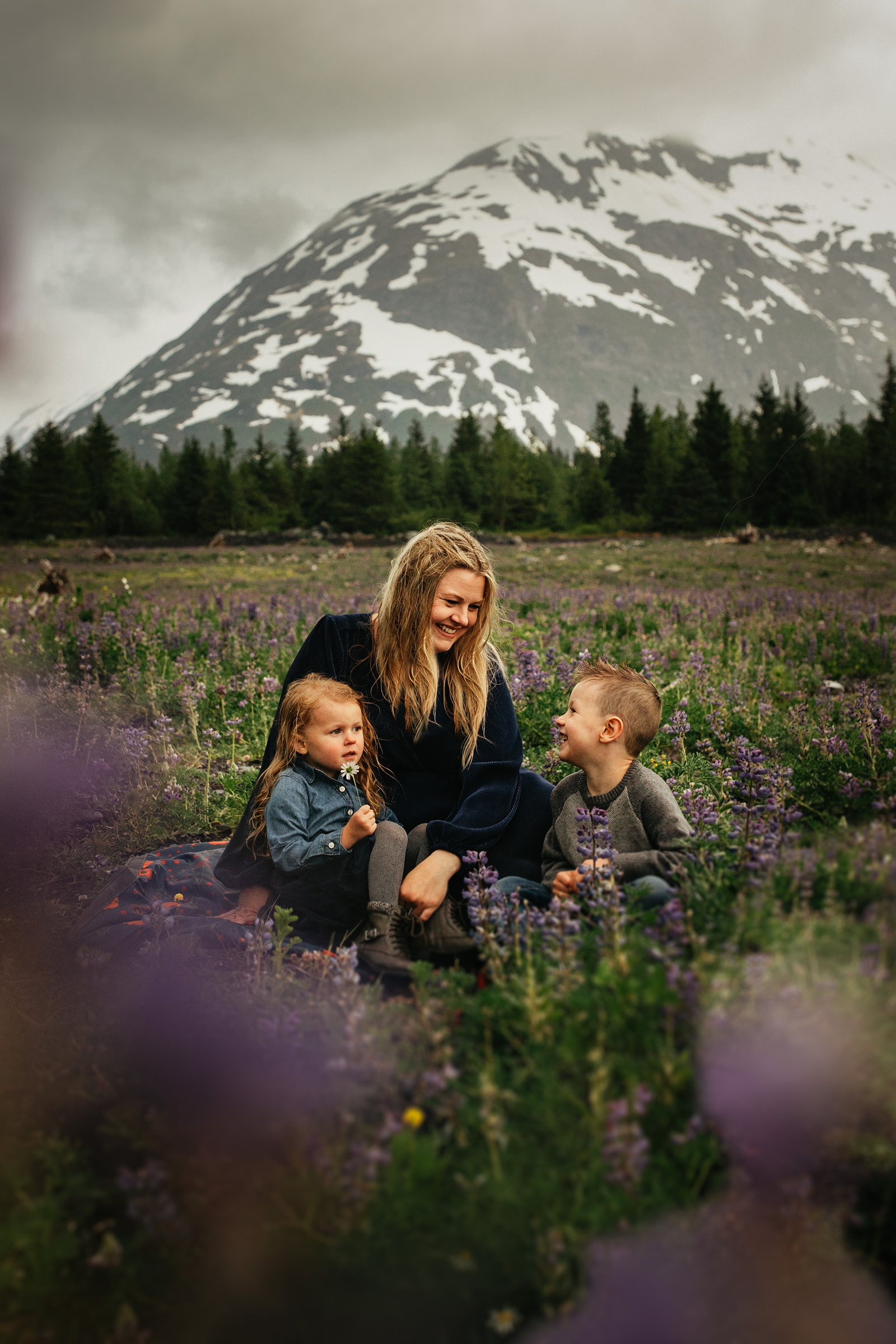 Wildflower motherhood photography session outside of Anchorage, Alaska