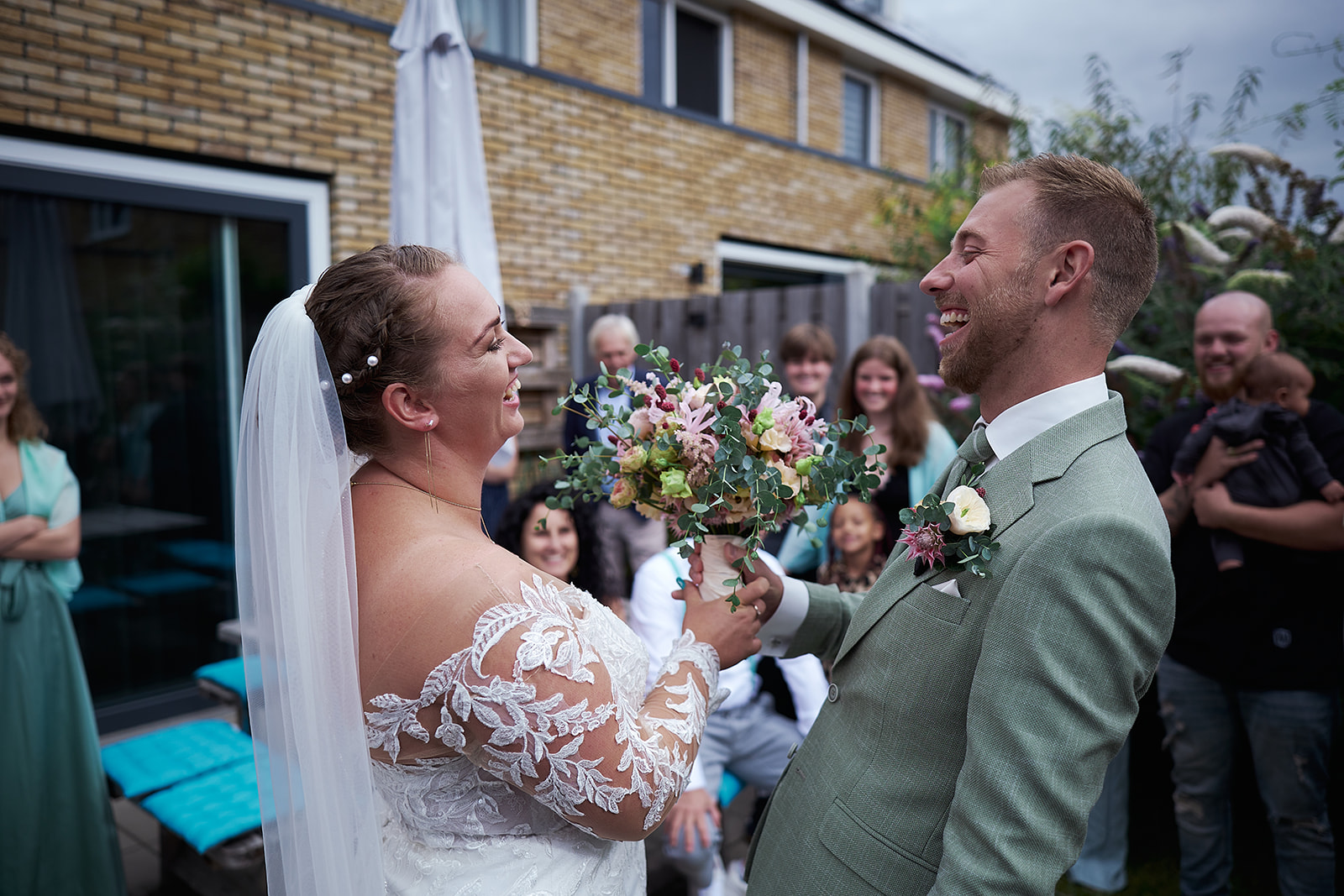 Liëla en Jeffrey's trouwshoot: de mooie achtergronden van Haarlem, vastgelegd door bruidsfotograaf Stefan Segers
