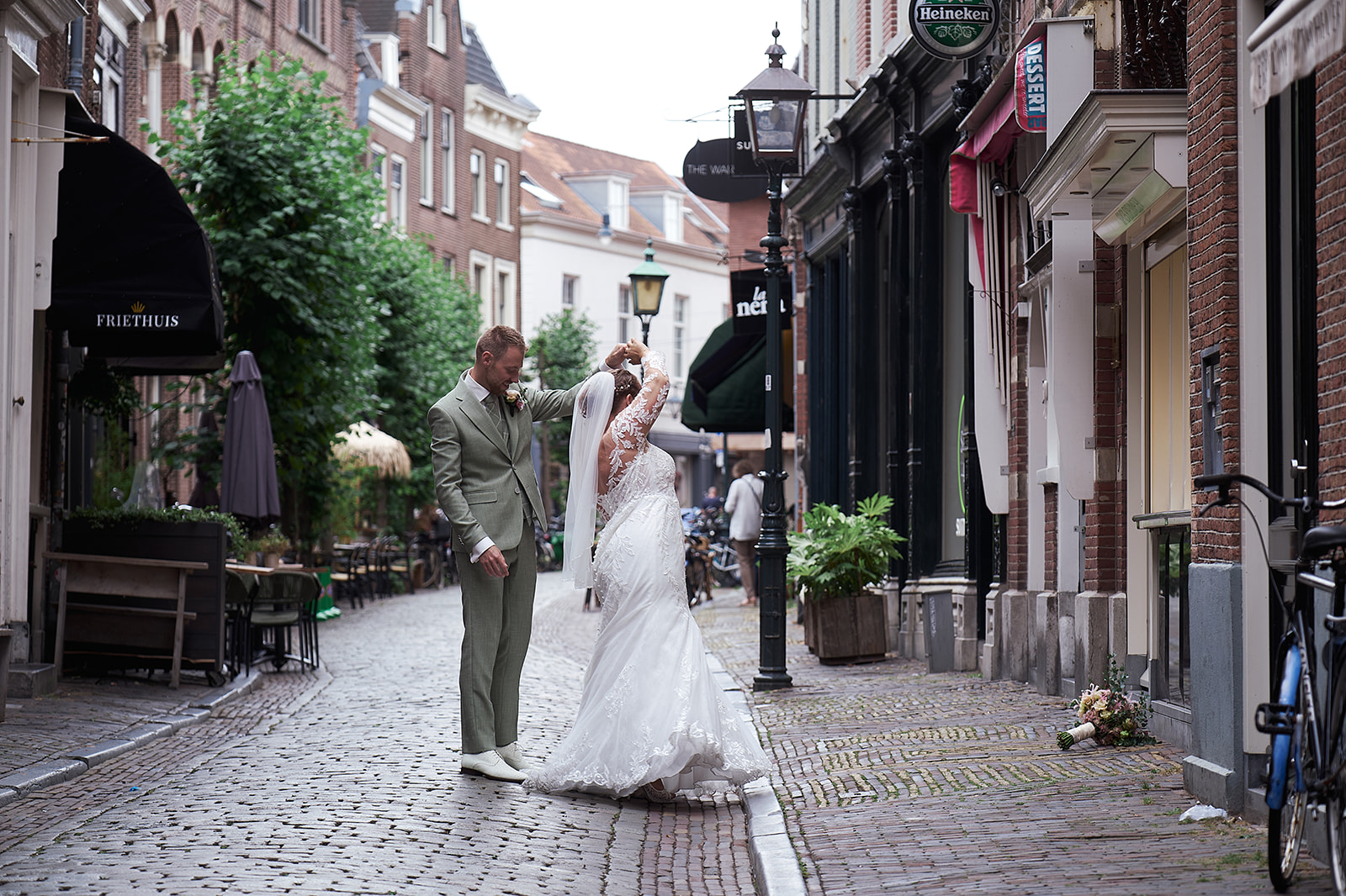 nvergetelijke trouwshoot op bijzondere locaties in Haarlem: bruidsfotografie door Stefan Segers