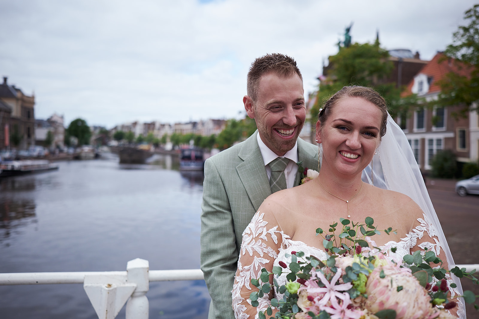 Romantische bruidsfotografie in Haarlem: Trouwshoot van Liëla en Jeffrey, vastgelegd door Stefan Segers