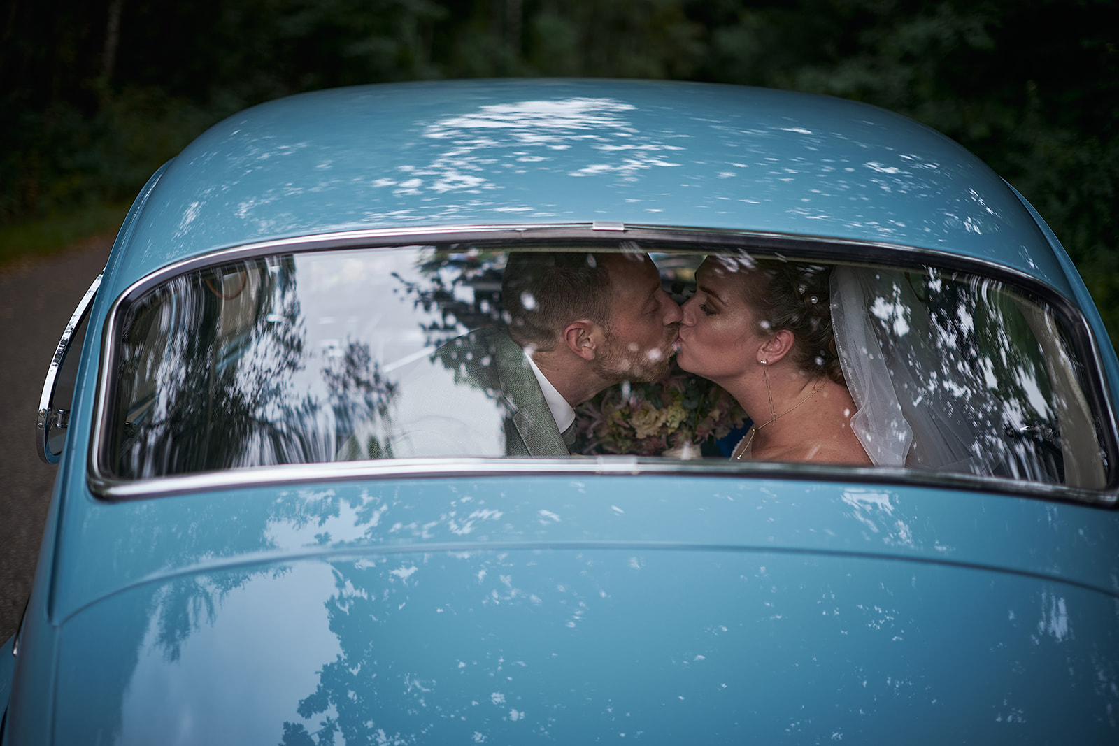 Trouwen in het sprookjesachtige Twiske: de trouwshoot en bruidsfotografie van Liëla en Jeffrey, vastgelegd door Stefan S