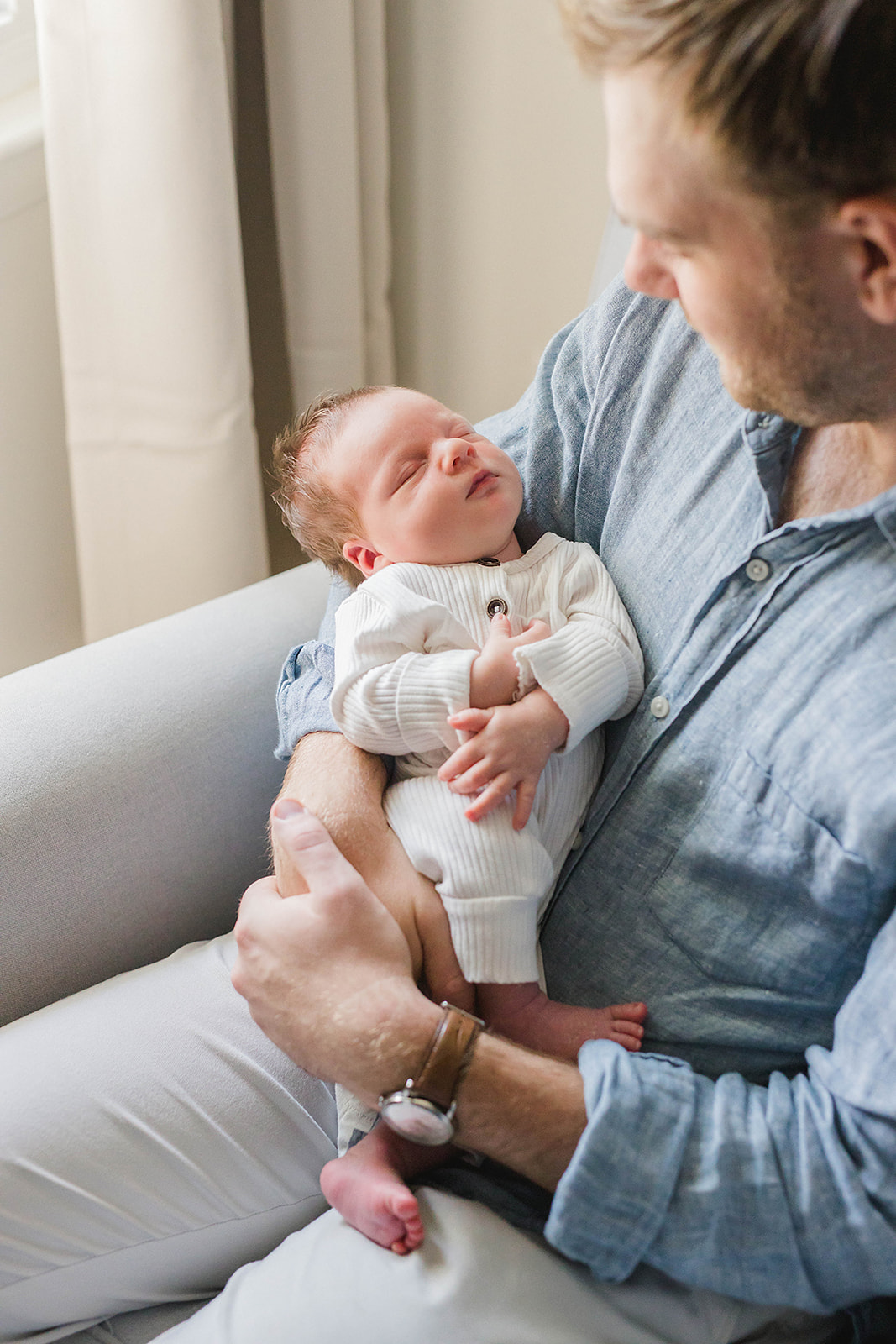 at-home lifestyle newborn session photographer family