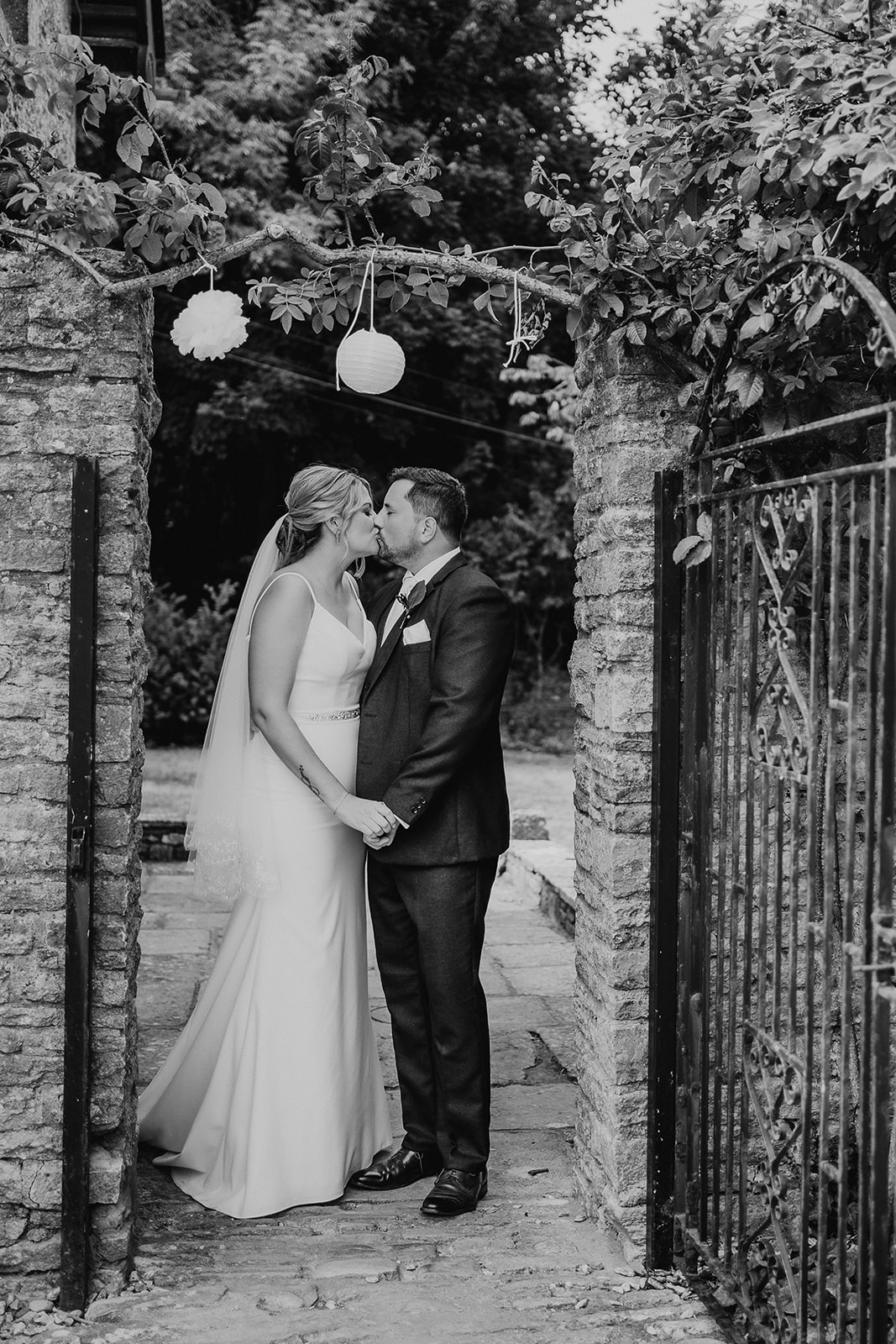 Couple photos in the gardens for an elegant Kingston Country Courtyard wedding