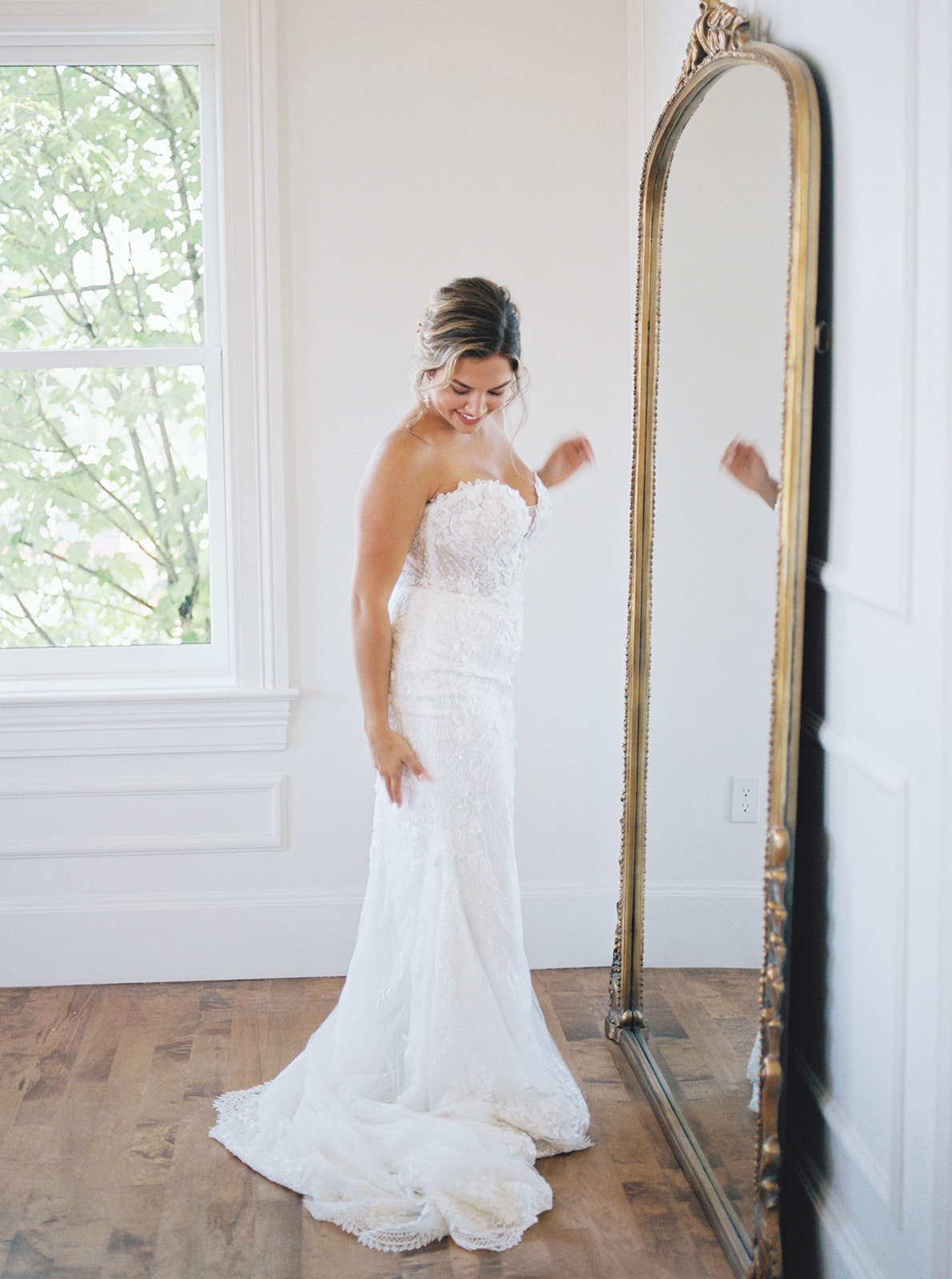 Indoor bridal portrait 