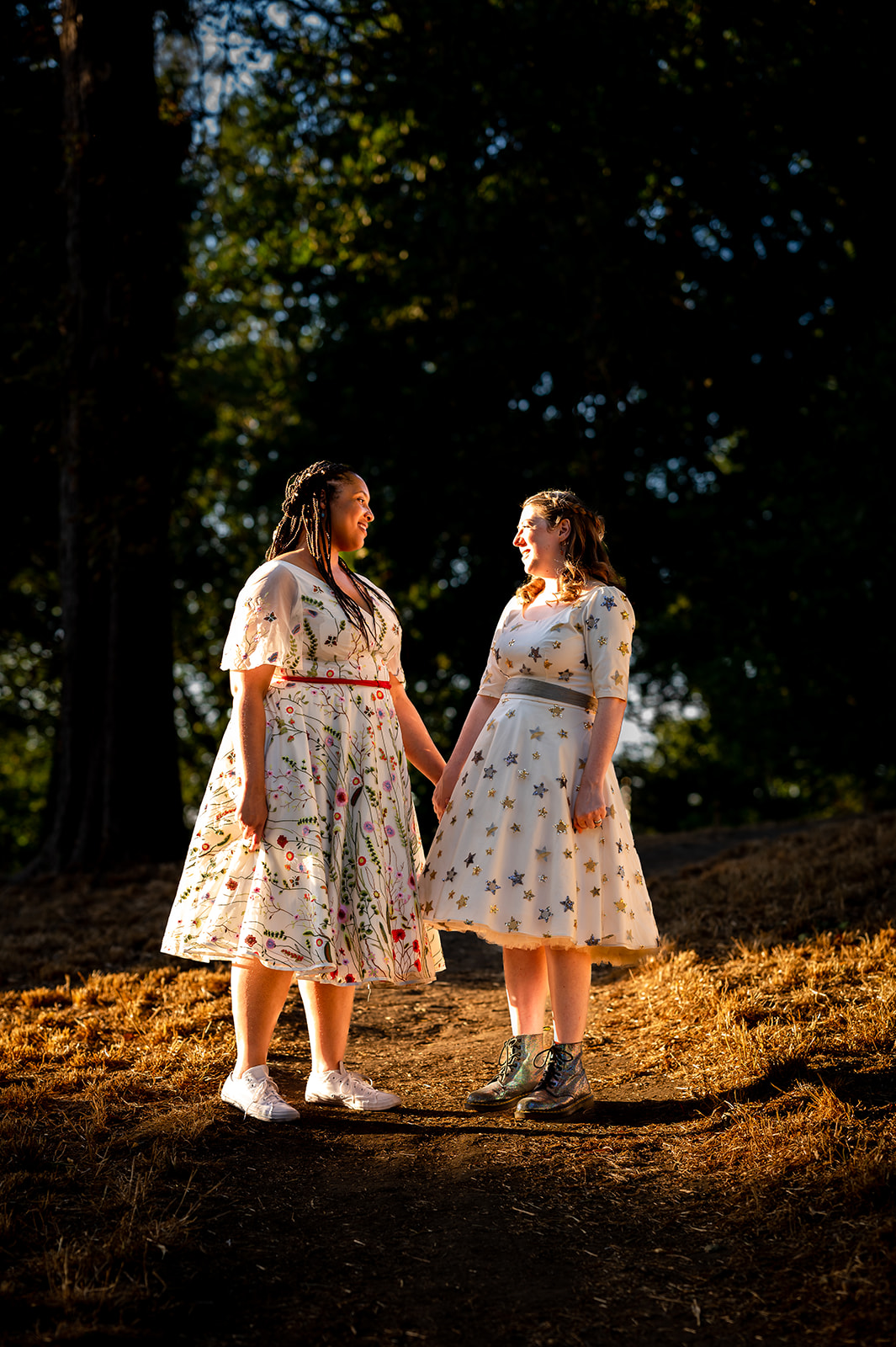 beautiful golden hour light for two brides at Kew Garden