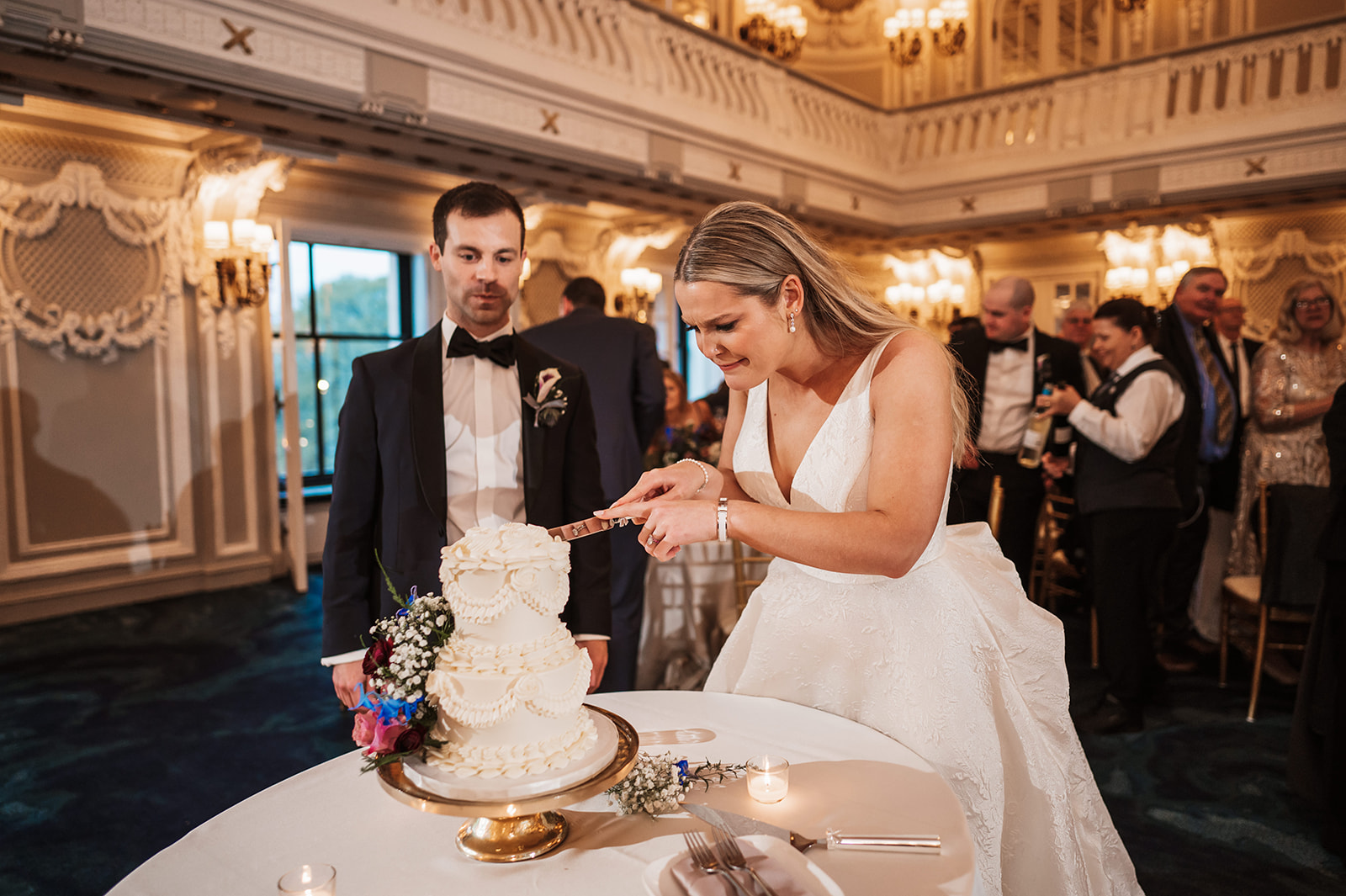 The Blackstone hotel in chicago wedding photos - reception  cake cutting
