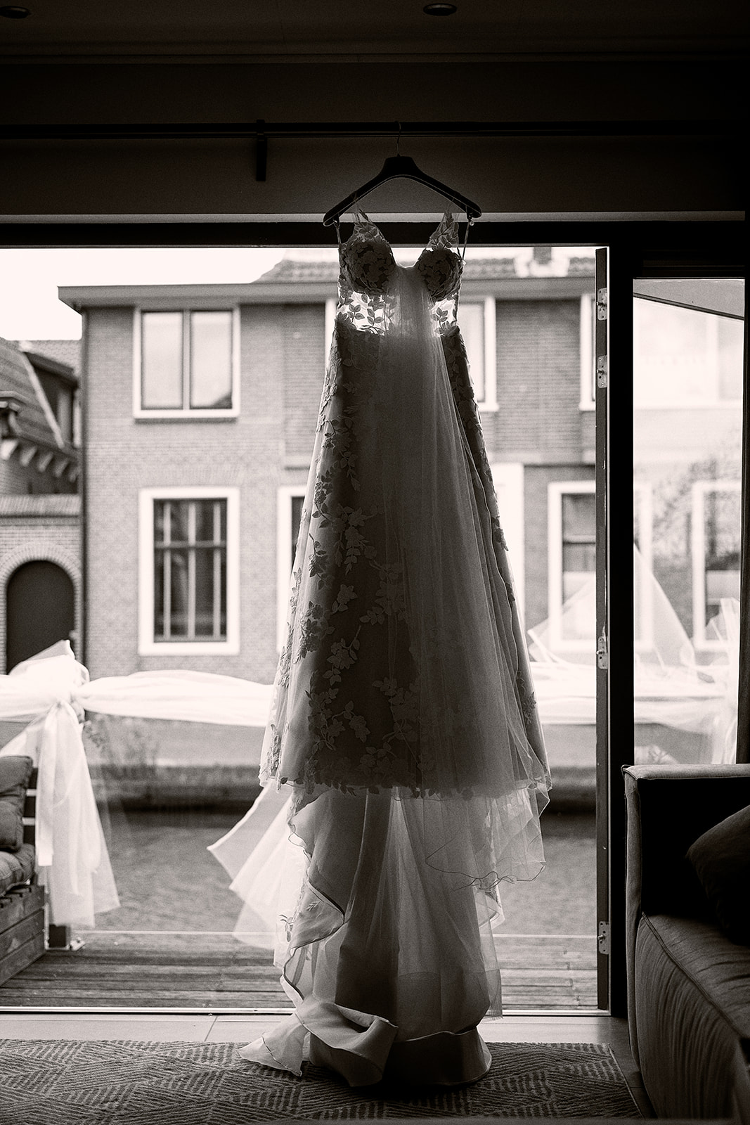 Kameryk's natuurlijke schoonheid als decor voor de bruidsfotografie van Milou en Theron, vastgelegd door Stefan Segers