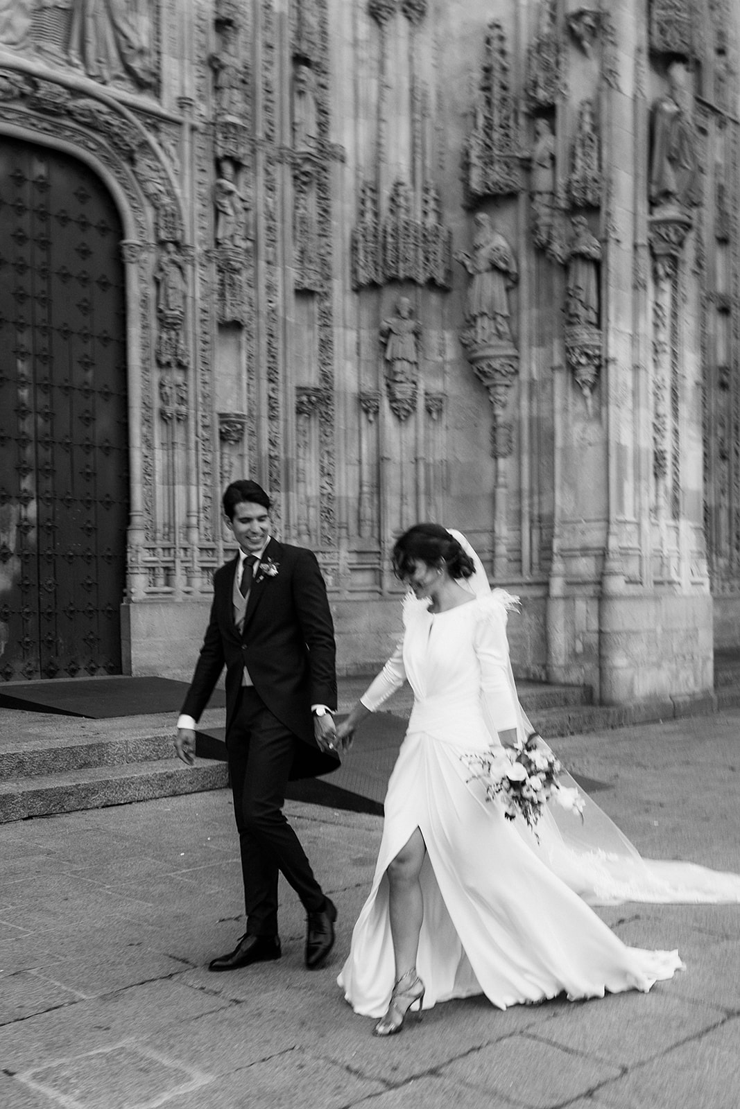 Fotografía de boda en Salamanca, momento natural y espontáneo lleno de amor y felicidad