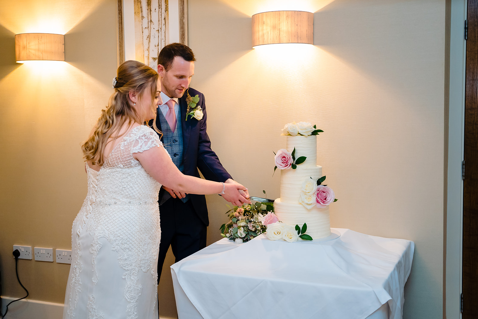 cake cutting at a 315 wedding in lepton