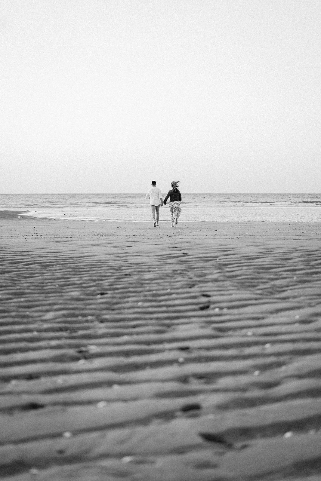 Séance couple sur la plage en Normandie