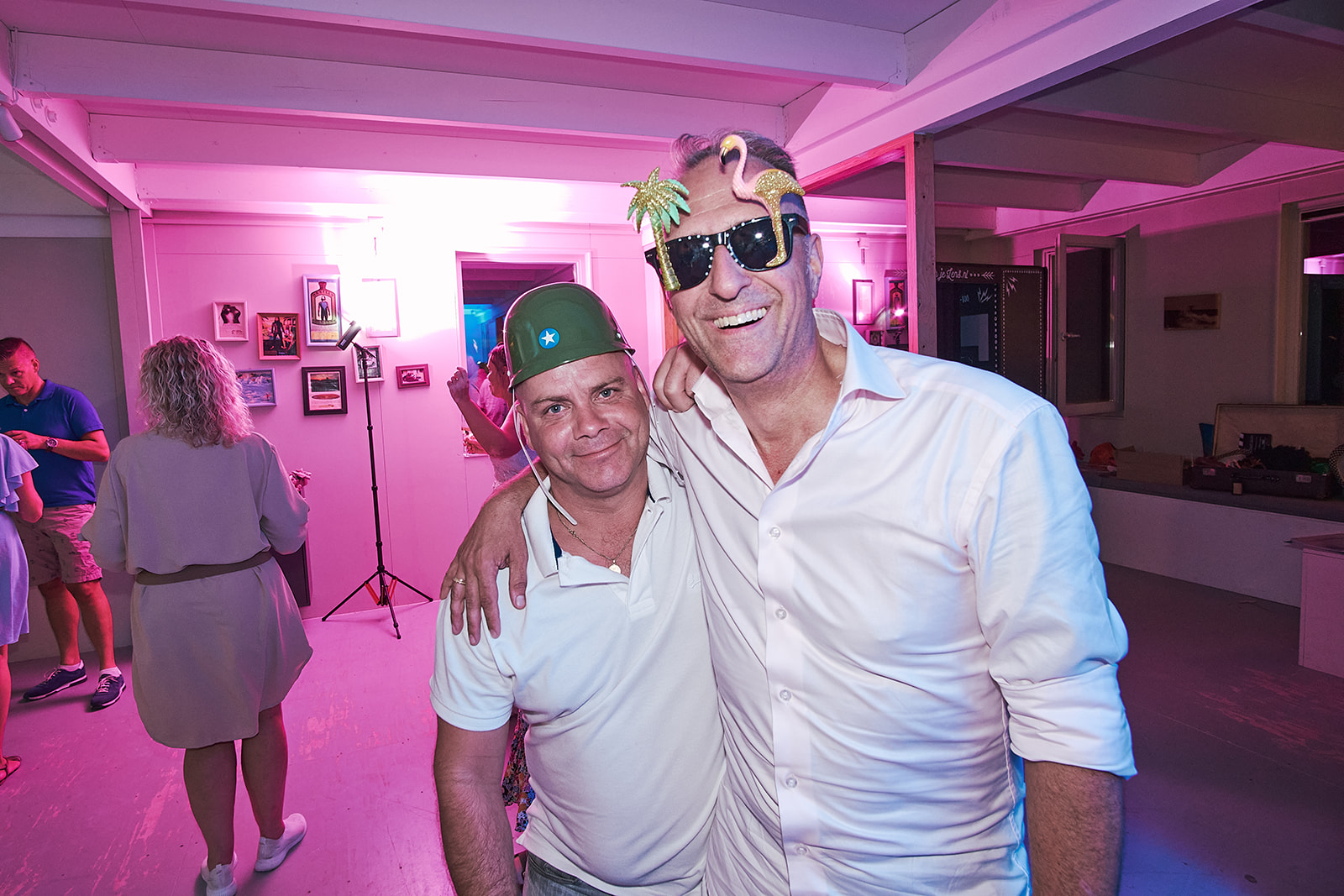 DJ Wesley en zanger Alex maken het feest compleet op Jorg en Mirjam's bruiloft bij Strandpaviljoen Brouw