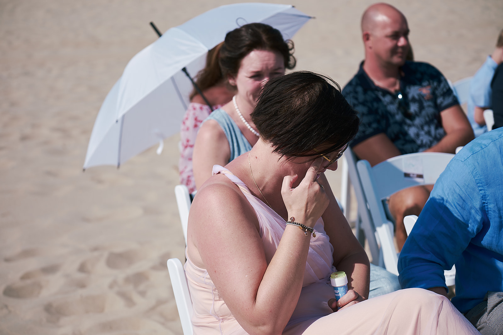Trouwen op het strand: Jorg en Mirjam's trouwshoot bij Ravense Hout, vastgelegd door Stefan Segers