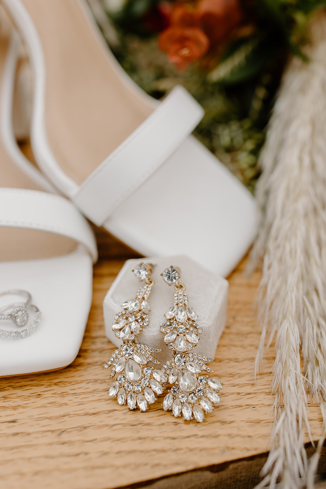 Bridal shoes with rings and earrings