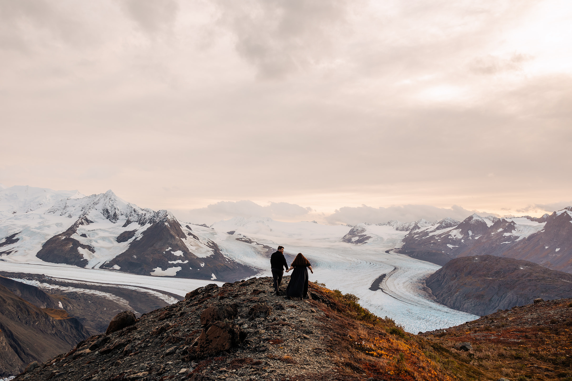Adventure Couple took a helicopter tour for engagement photos in alaska