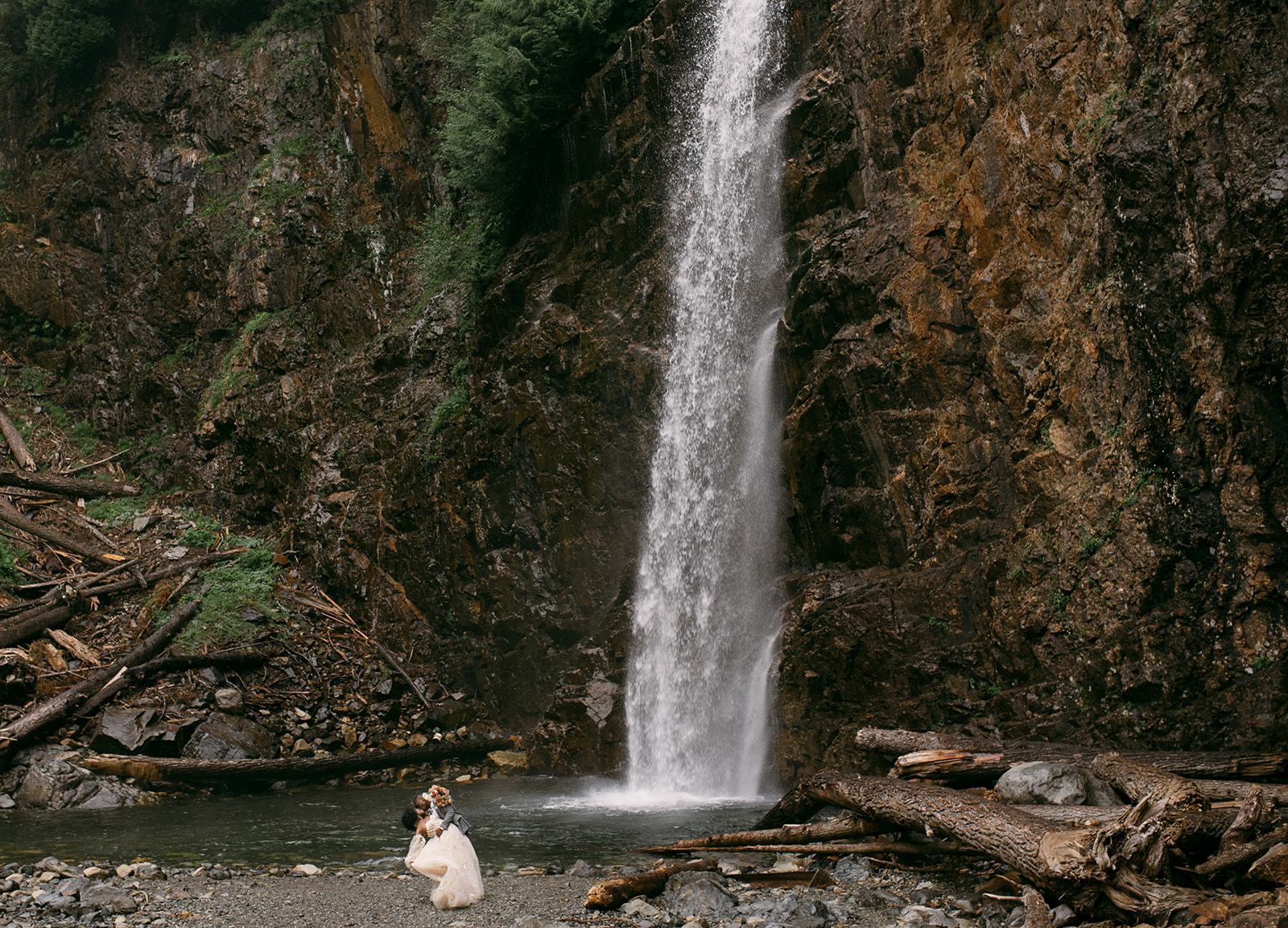 A moody and earthy elopement in the Snoqualmie National Forest Washington