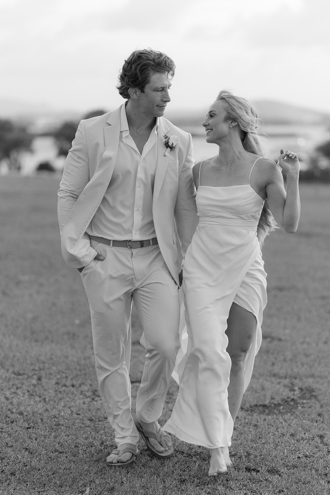 Luxury wedding photographer captures stunning black and white images
