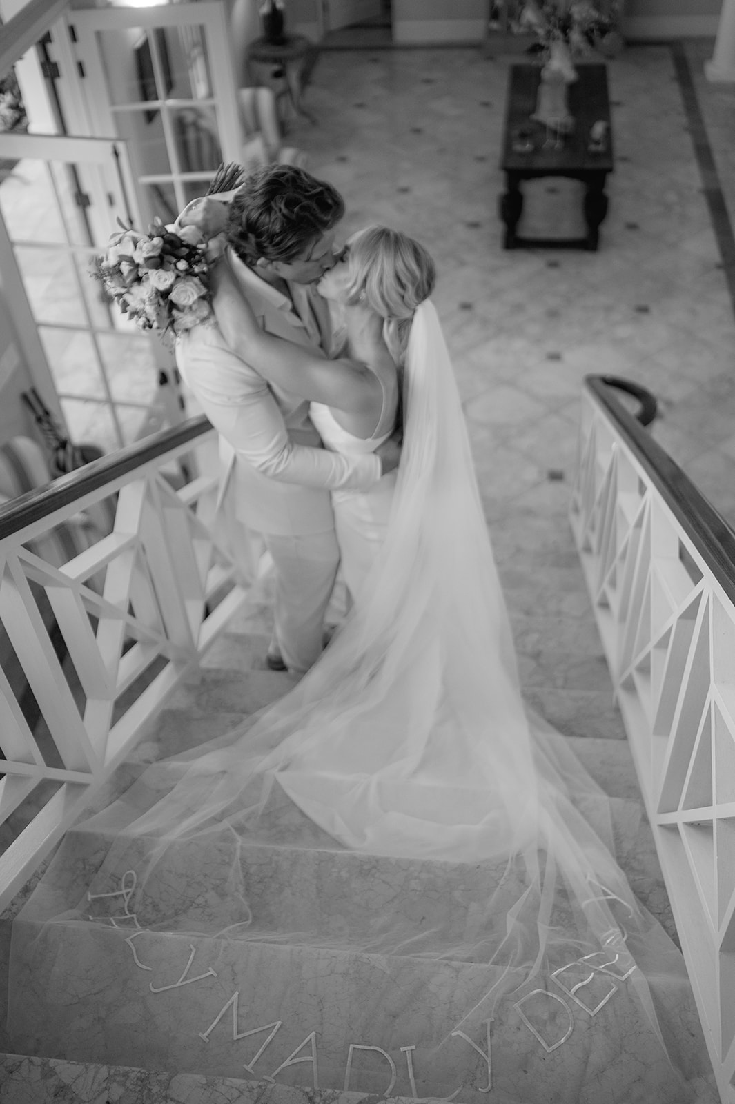 Antigua wedding photographer captures the perfect kiss
