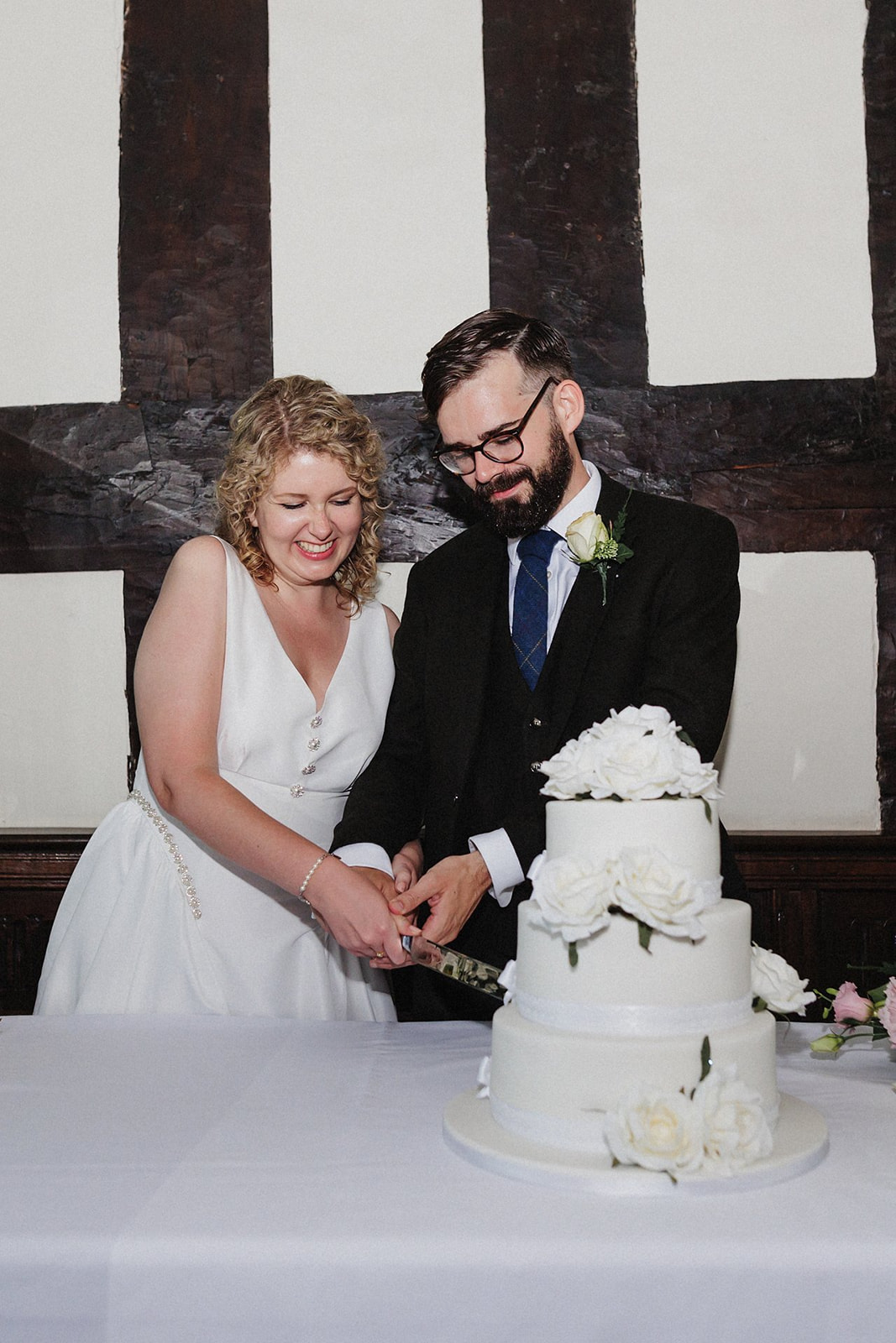 cutting the wedding cake 