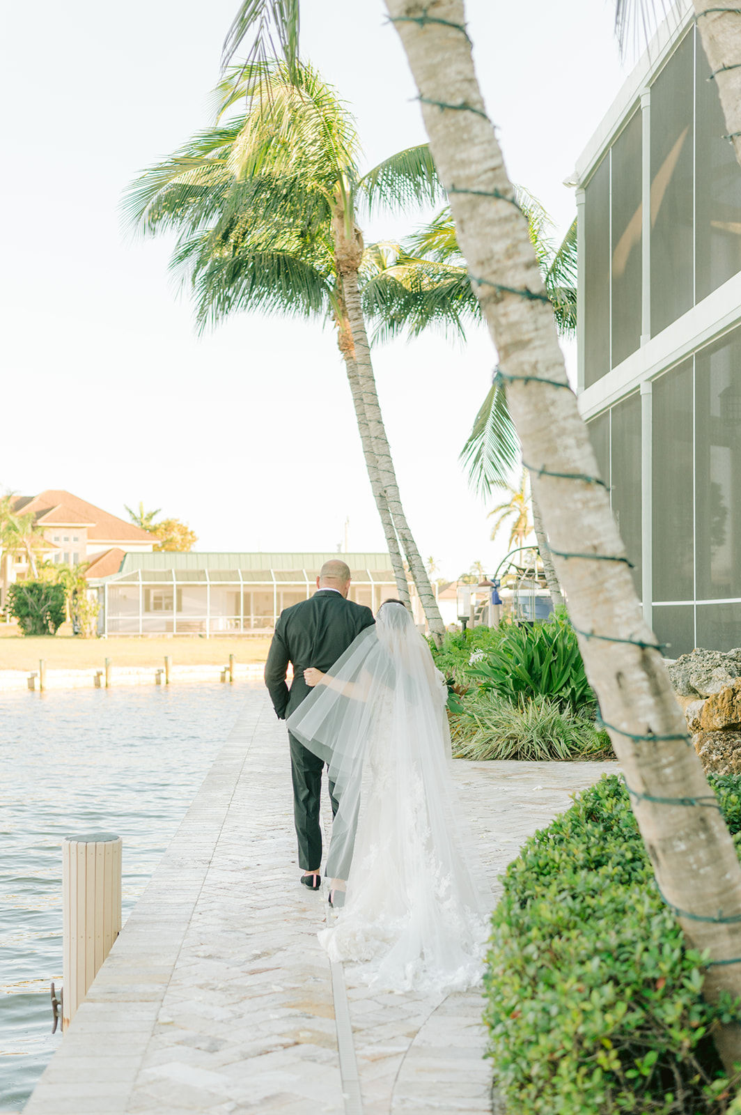 Marco Island Beach Wedding Photography - A Stunning Backdrop for Your Big Day
