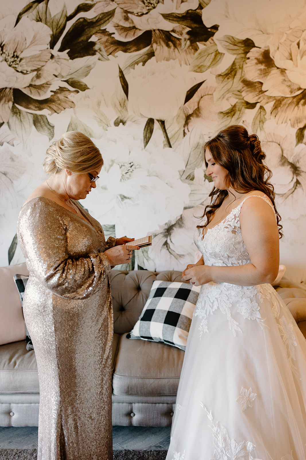 Bride and mother read letters
