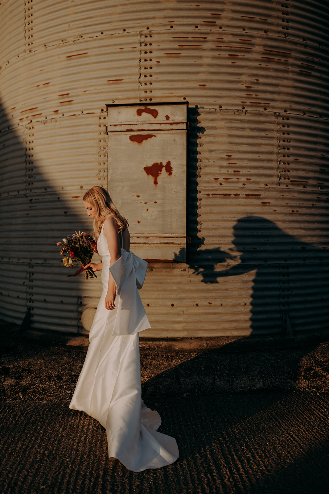 giant bow wedding dress