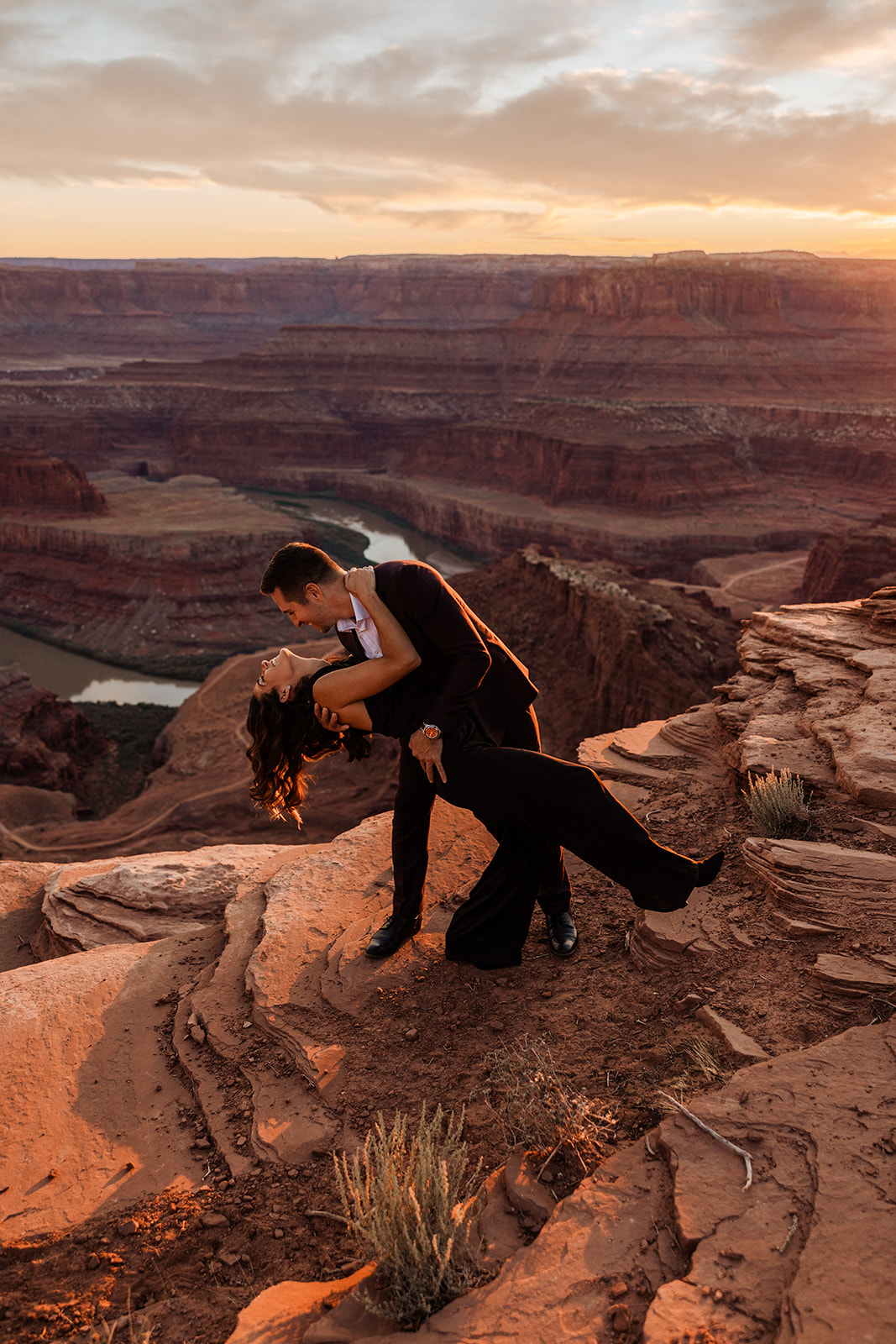 couple on a cliff overlook in moab