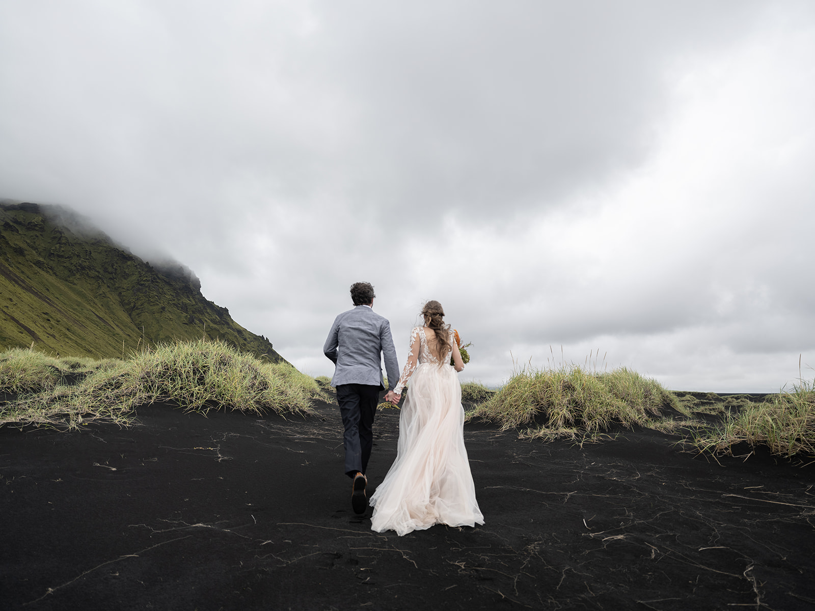 Bride and Groom eloping in the highlands of Iceland 