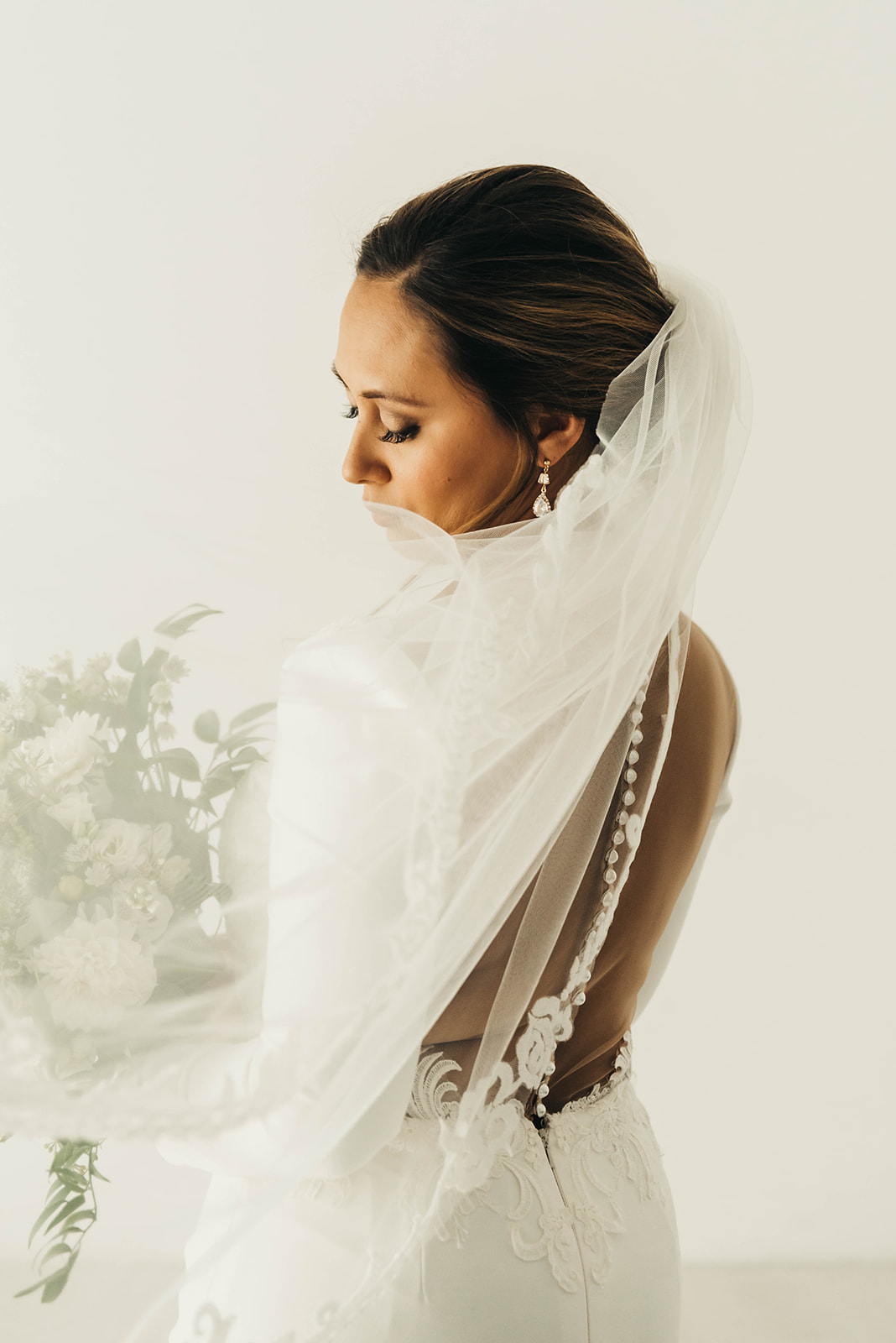 Bride with veil 