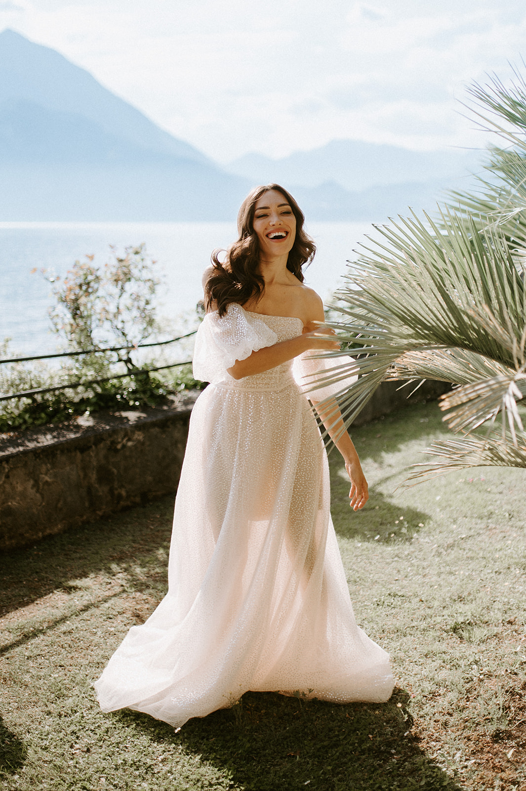 bride posing at lake Como