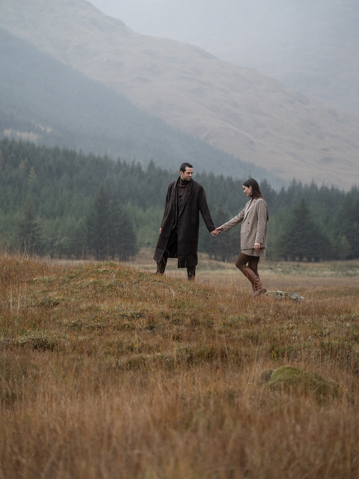 couple eloping in the scotland highlands